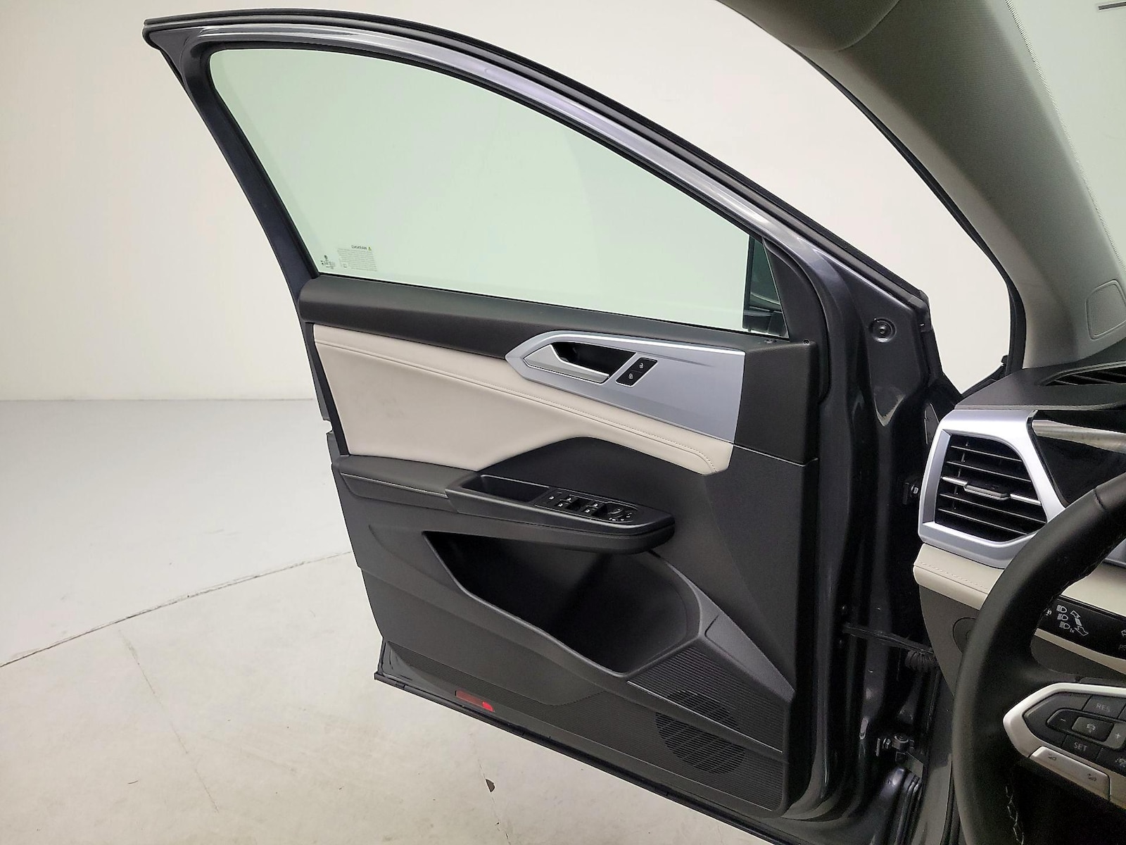 2025 Volkswagen Taos SE - Photo 13