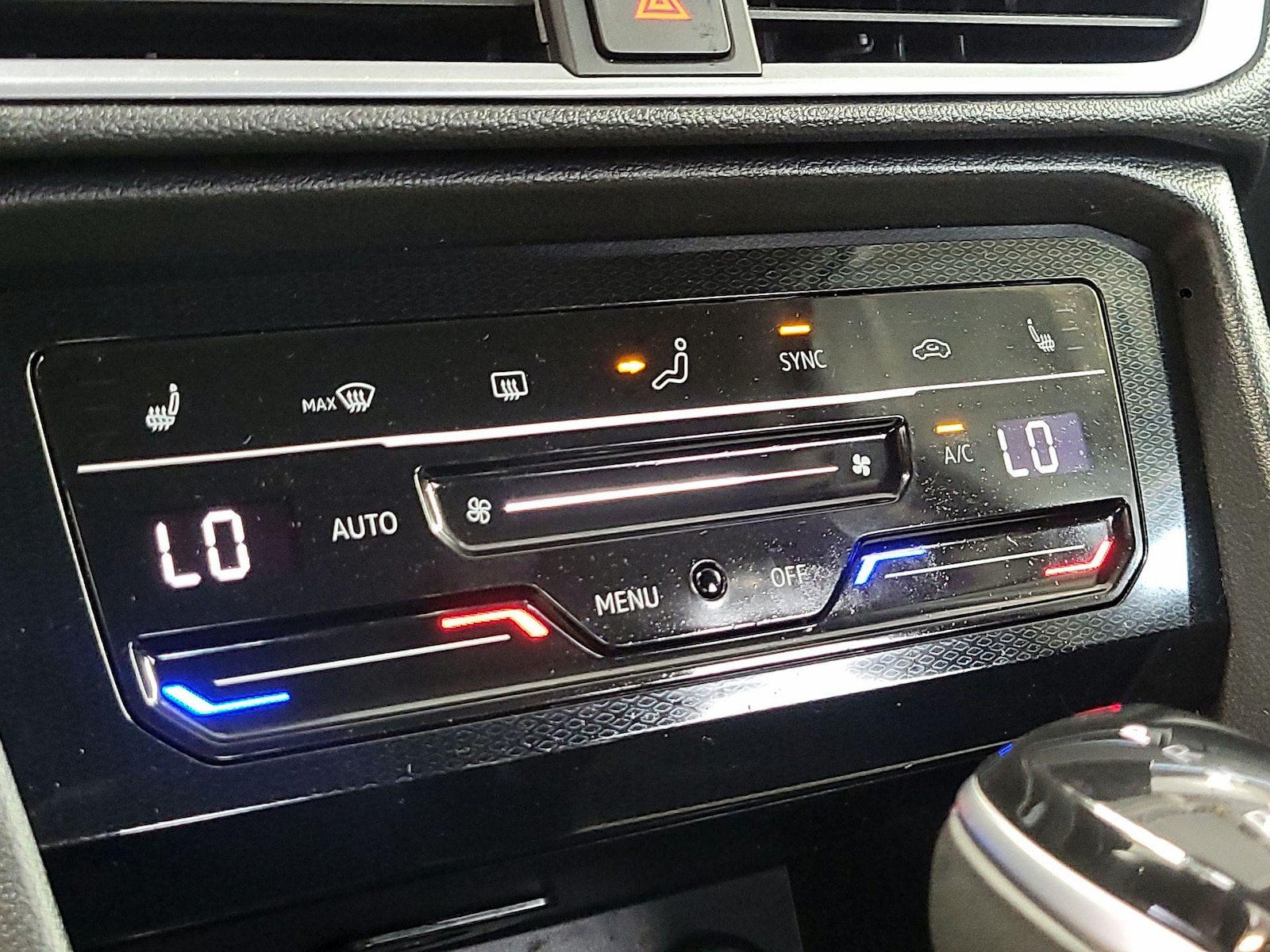 2025 Volkswagen Taos SE - Photo 17