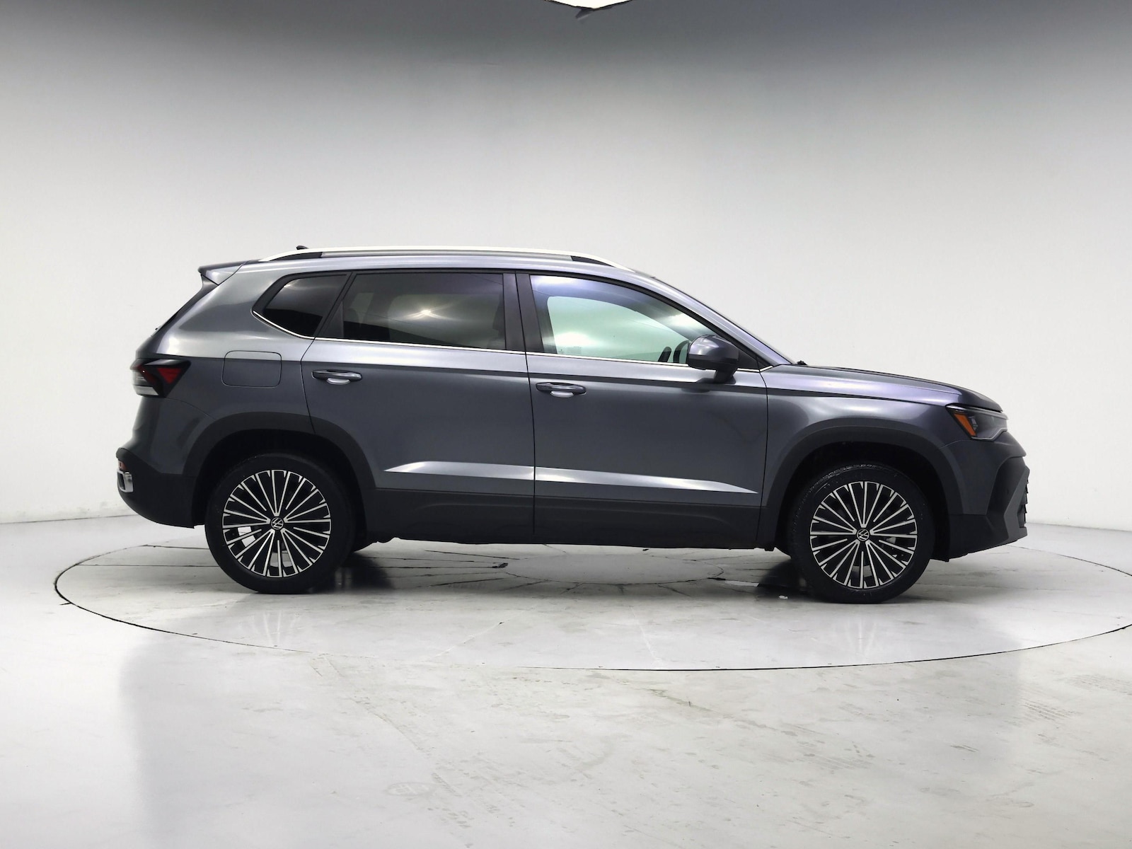 2025 Volkswagen Taos SE - Photo 8