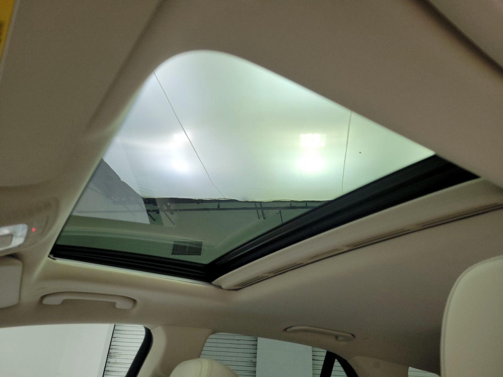 Sunroof(s) & Overhead Airbags