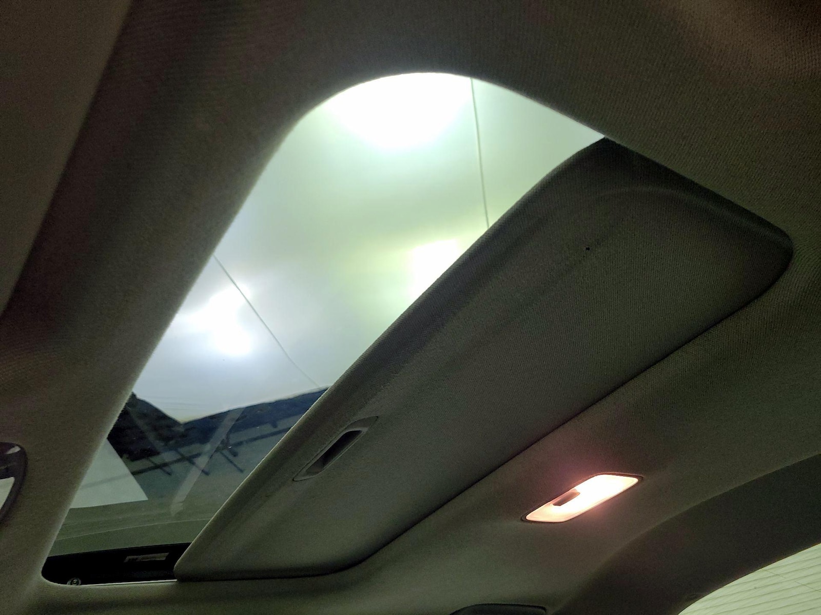 Sunroof(s) & Overhead Airbags