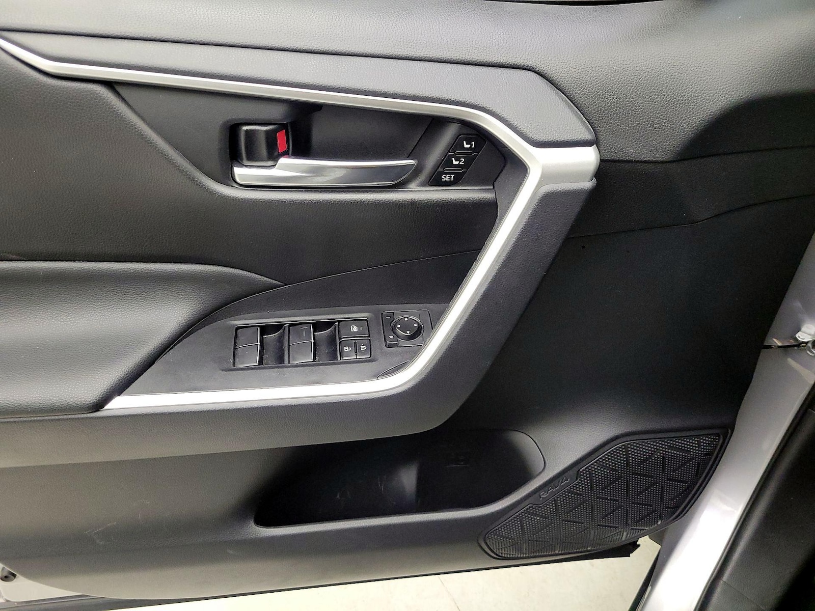 2021 Toyota RAV4 XLE Premium - Photo 13