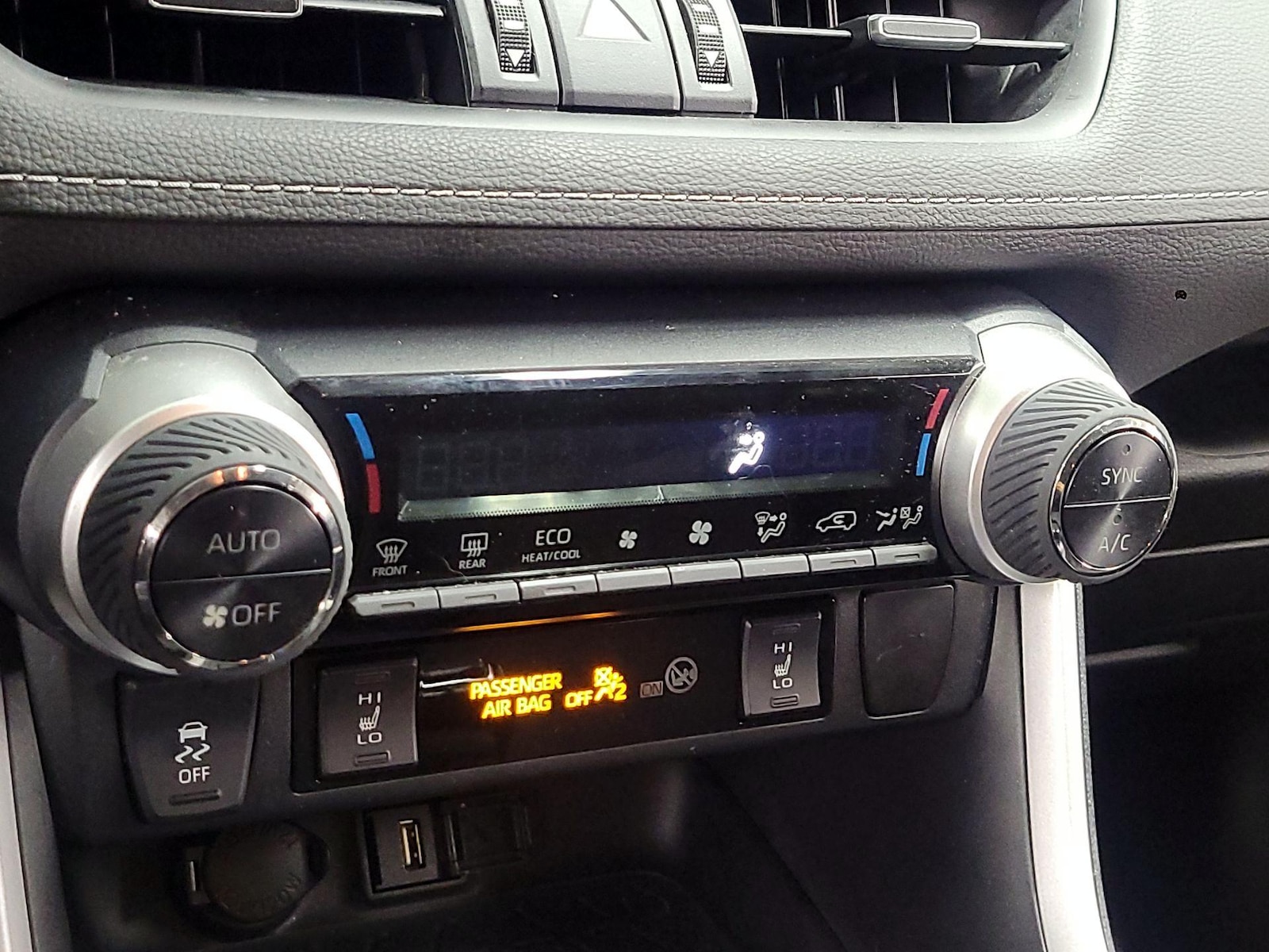 2021 Toyota RAV4 XLE Premium - Photo 18