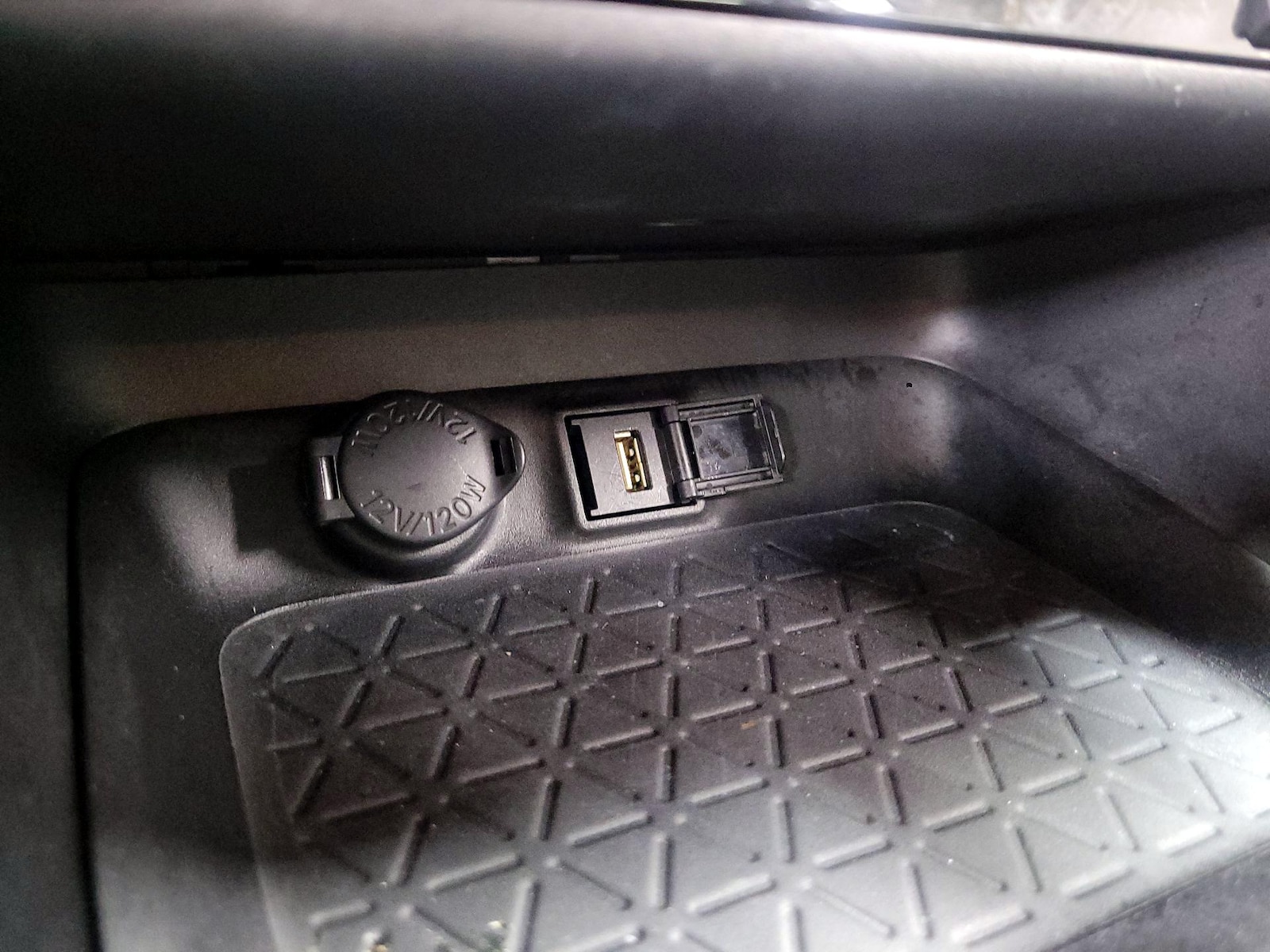 2021 Toyota RAV4 XLE Premium - Photo 20