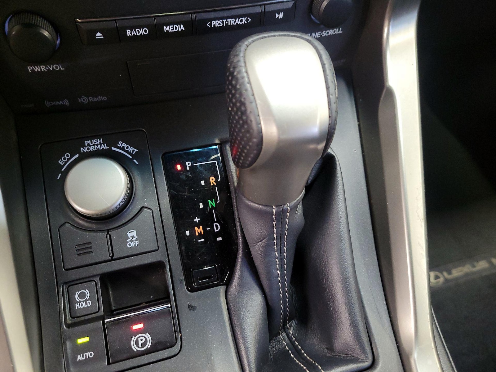 2016 Lexus NX F Sport - Photo 19