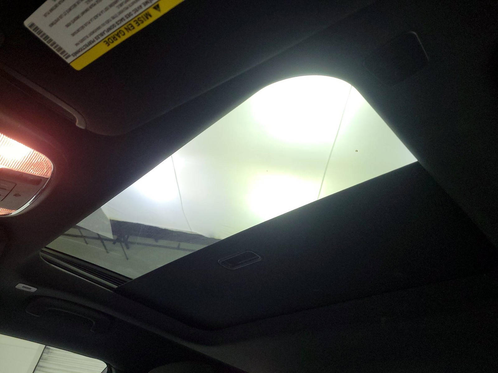 Sunroof(s) & Overhead Airbags