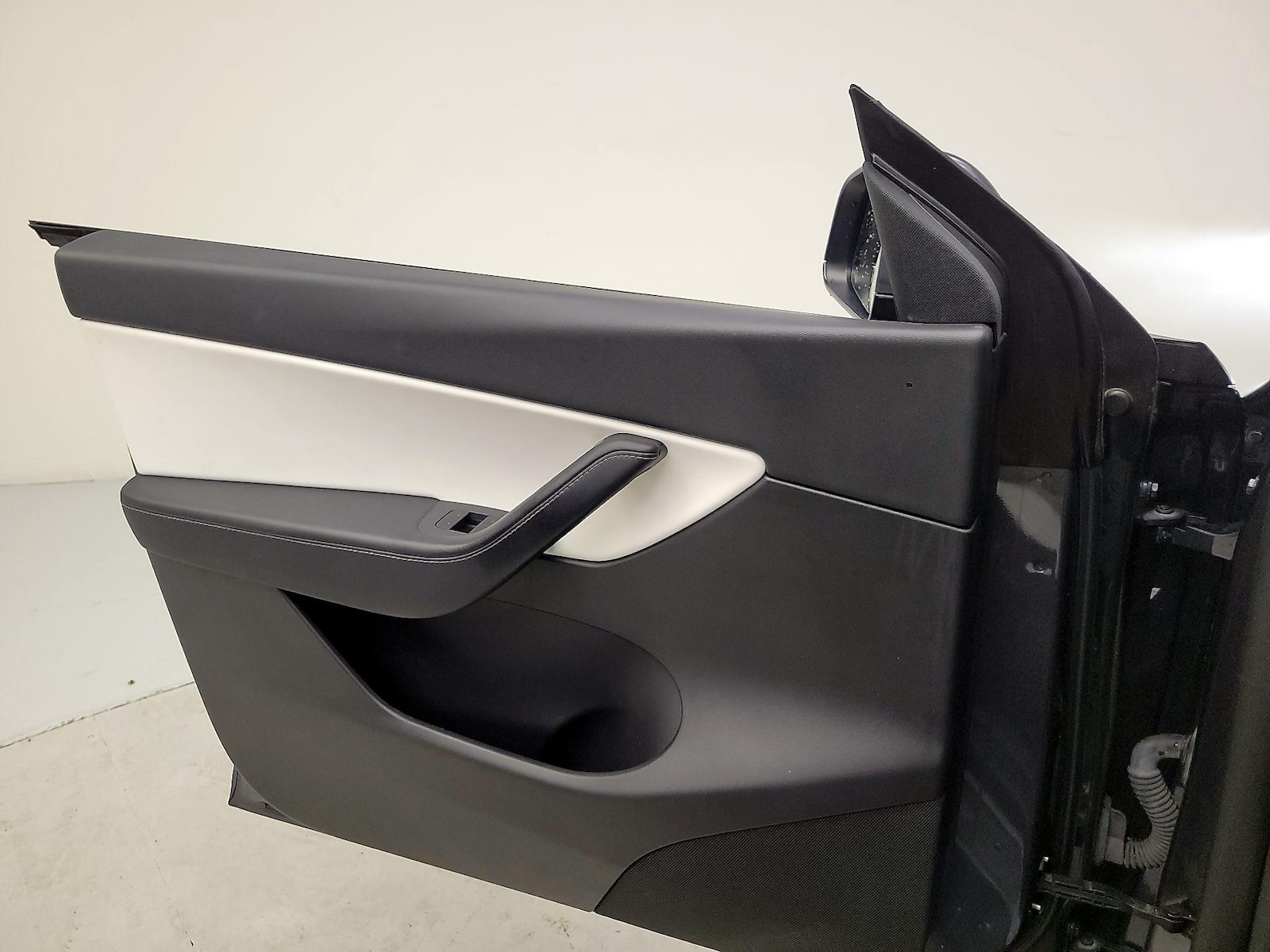 2021 Tesla Model Y Long Range - Photo 13