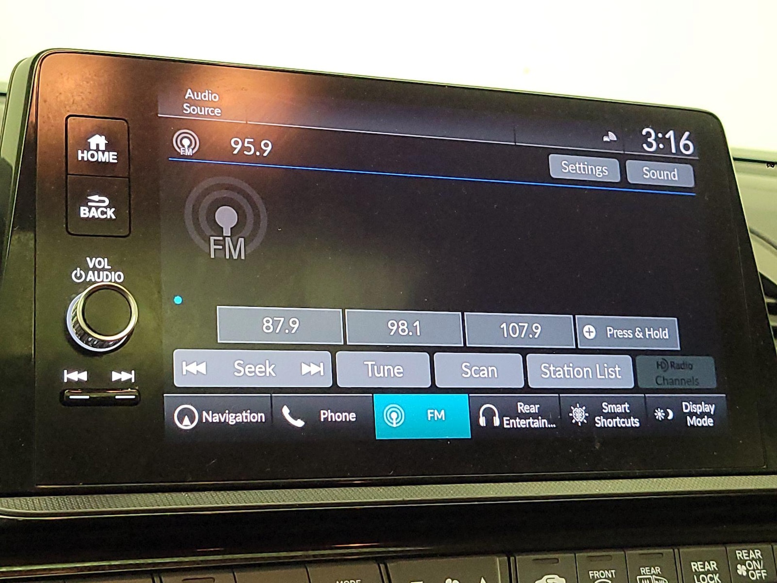 2025 Honda Odyssey Touring - Photo 17
