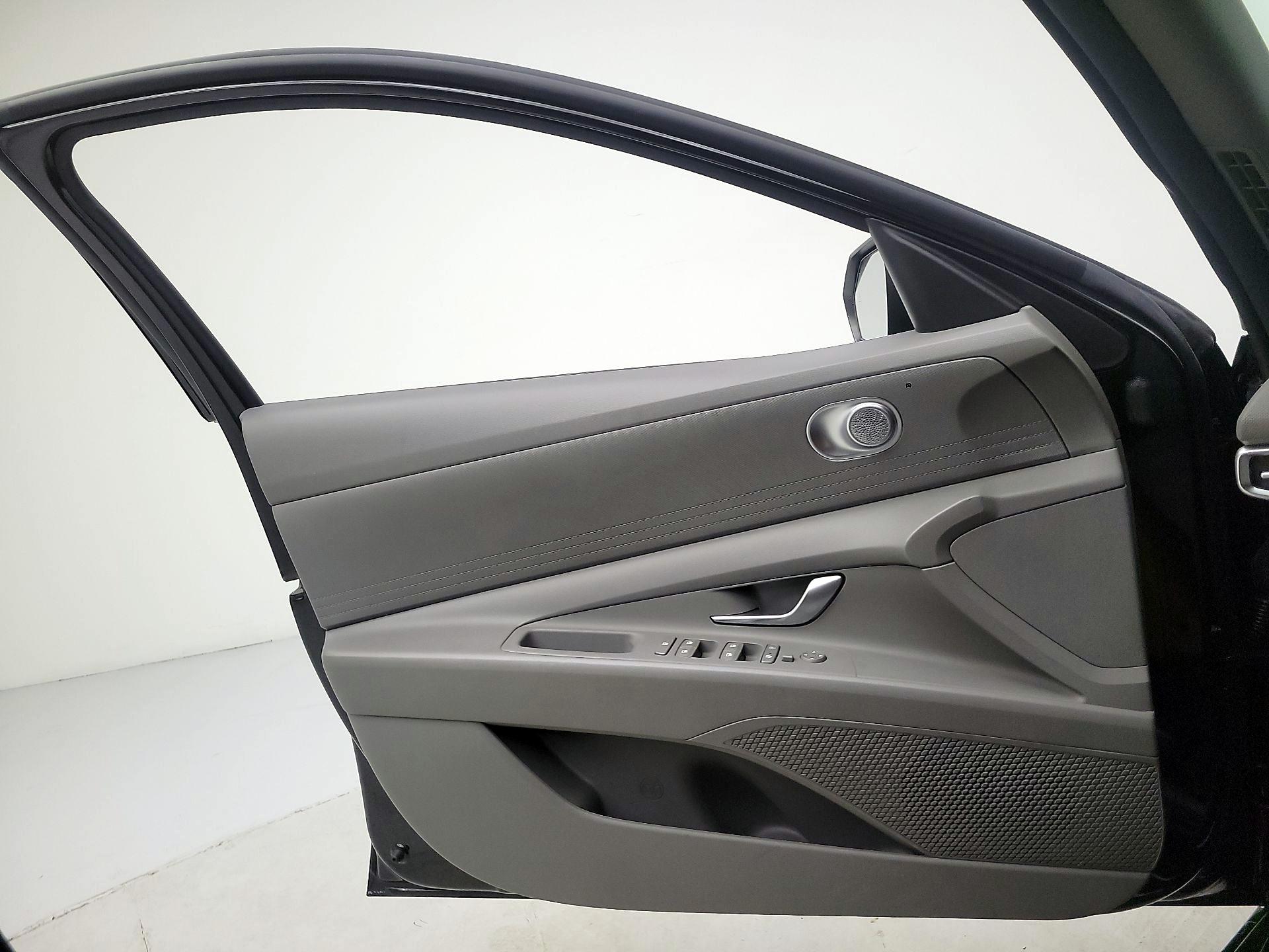 Thumbnail: 2021 Hyundai Elantra - 12