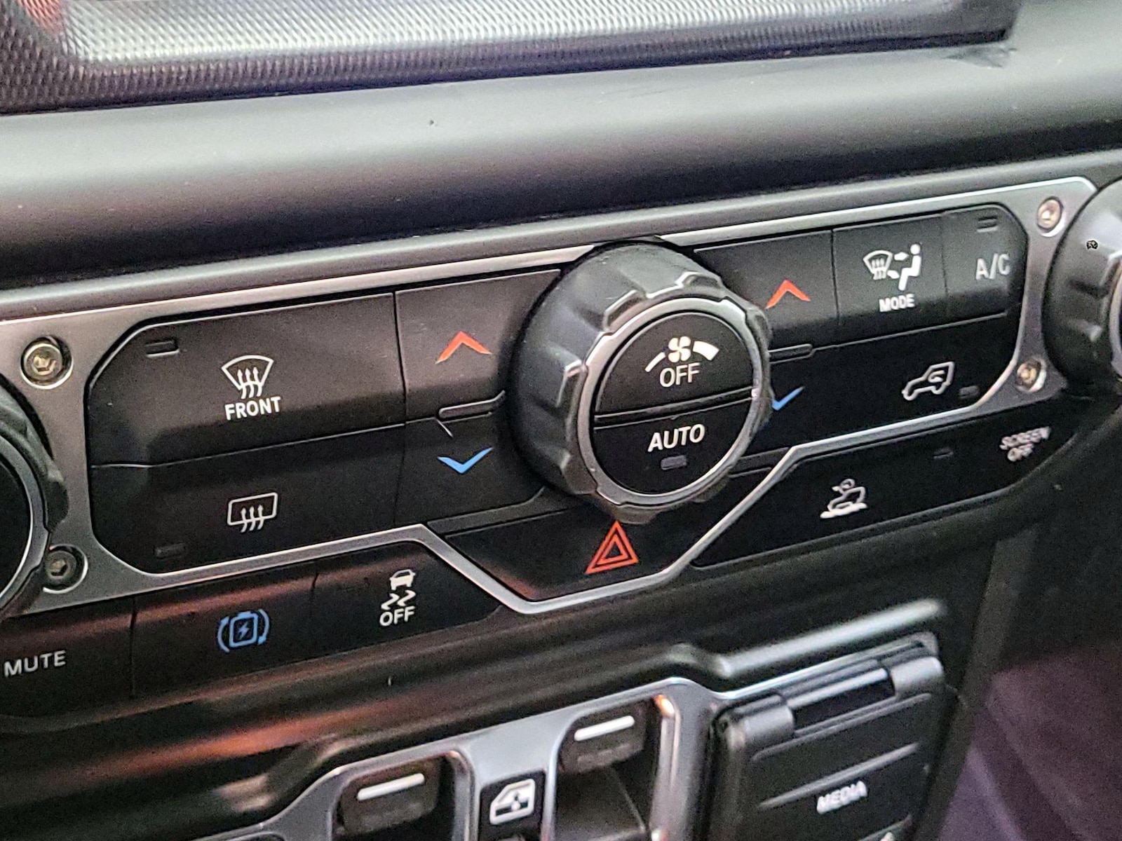 2023 Jeep Wrangler 4xe Sahara 4XE - Photo 18