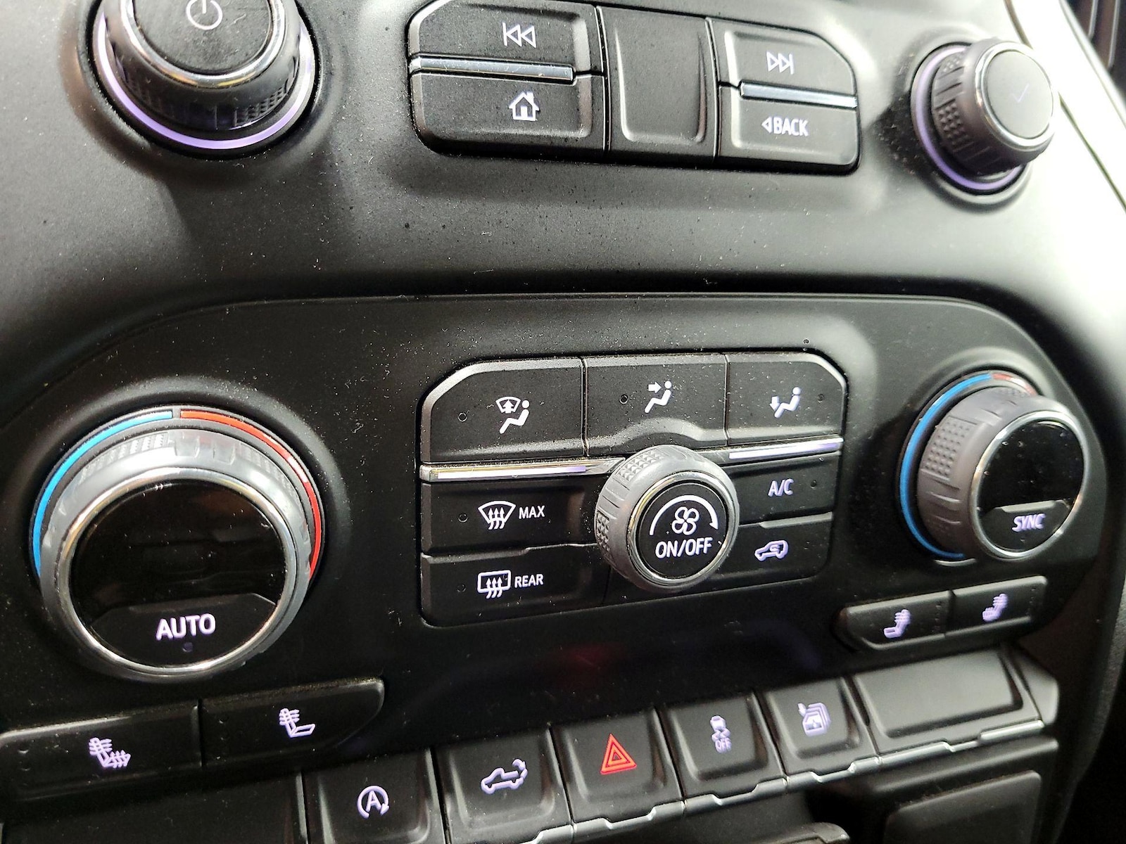 2022 Chevrolet Silverado 1500 LT - Photo 17