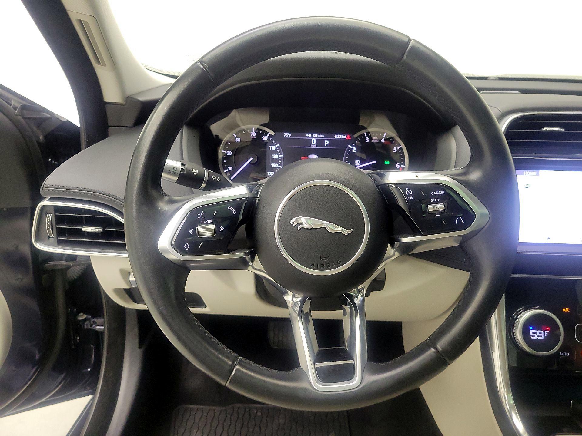 Thumbnail: 2020 Jaguar XE - 10