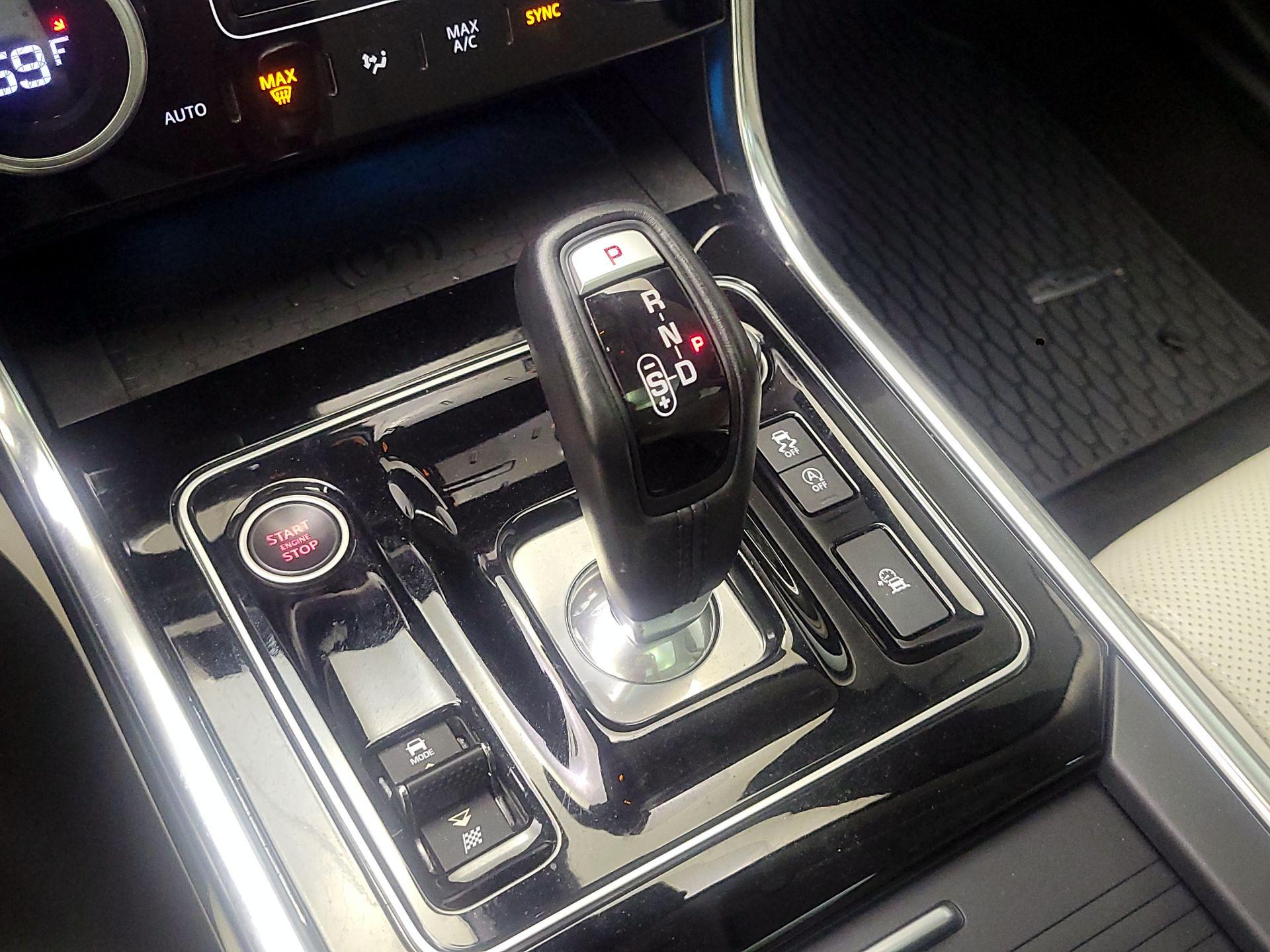Thumbnail: 2020 Jaguar XE - 17
