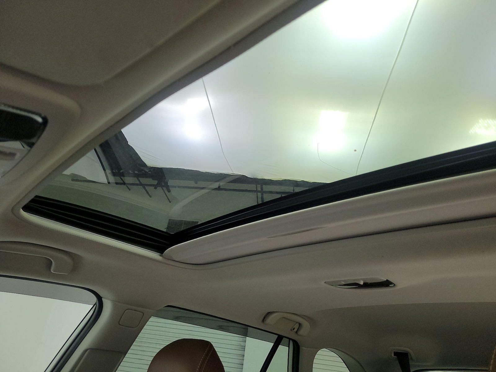 Sunroof(s) & Overhead Airbags