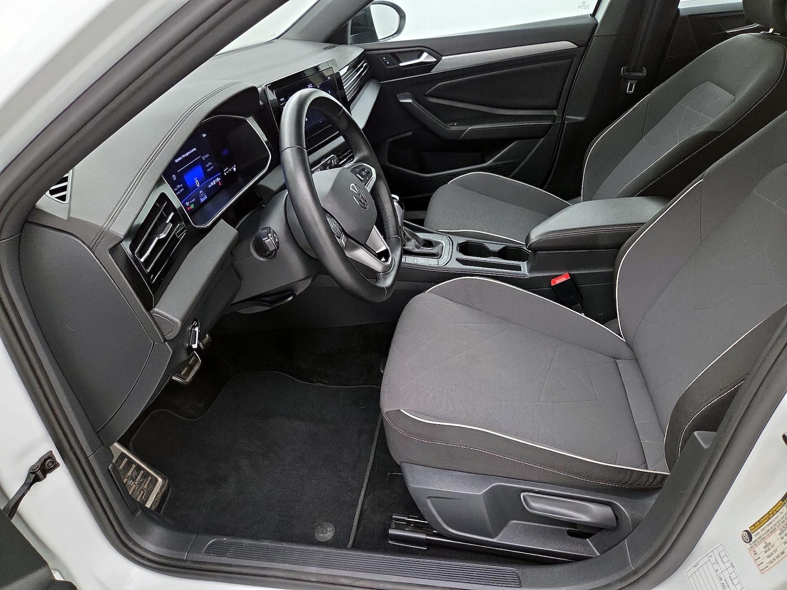 2025 Volkswagen Jetta Sport - Photo 12
