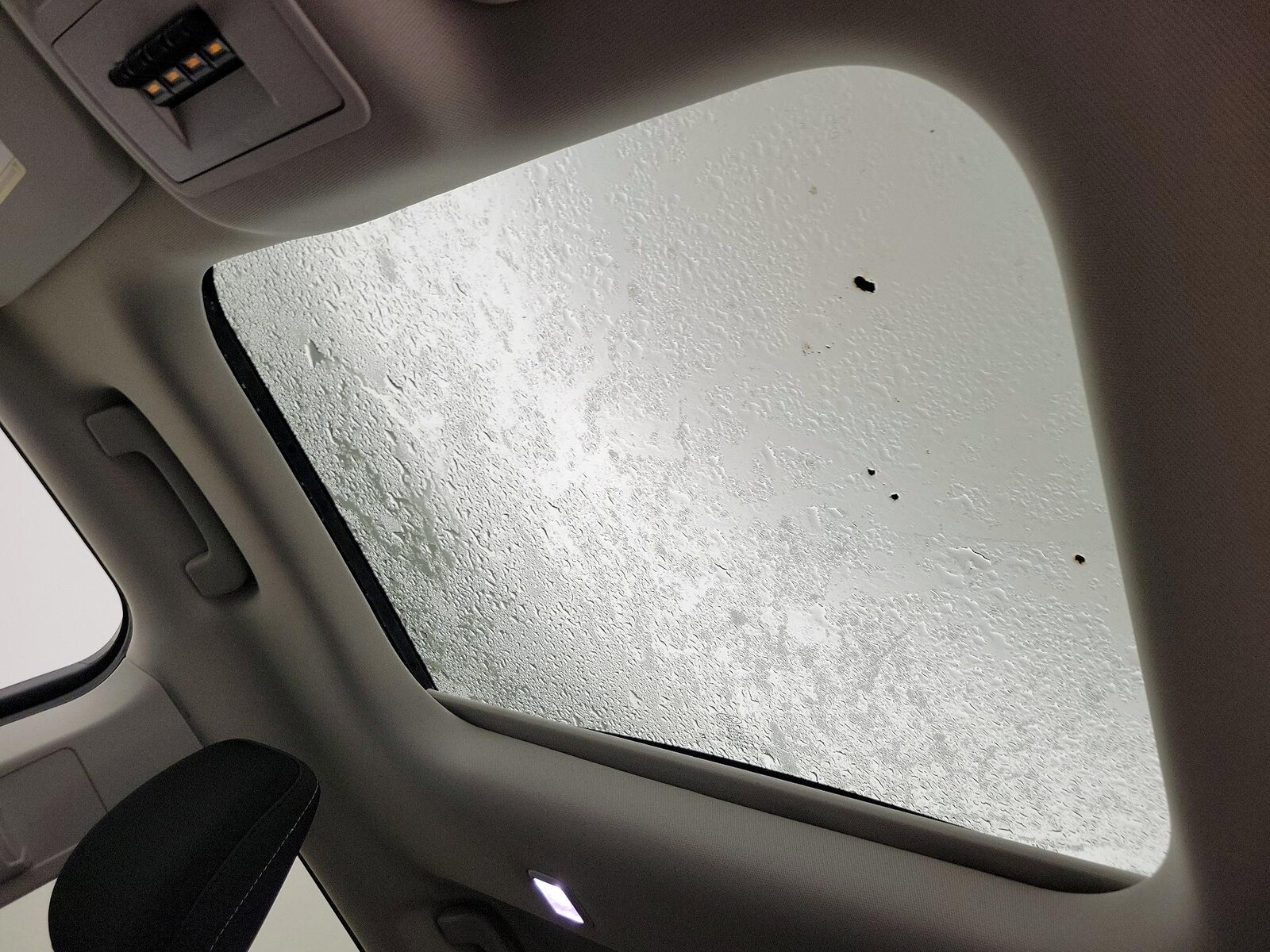 Sunroof(s) & Overhead Airbags