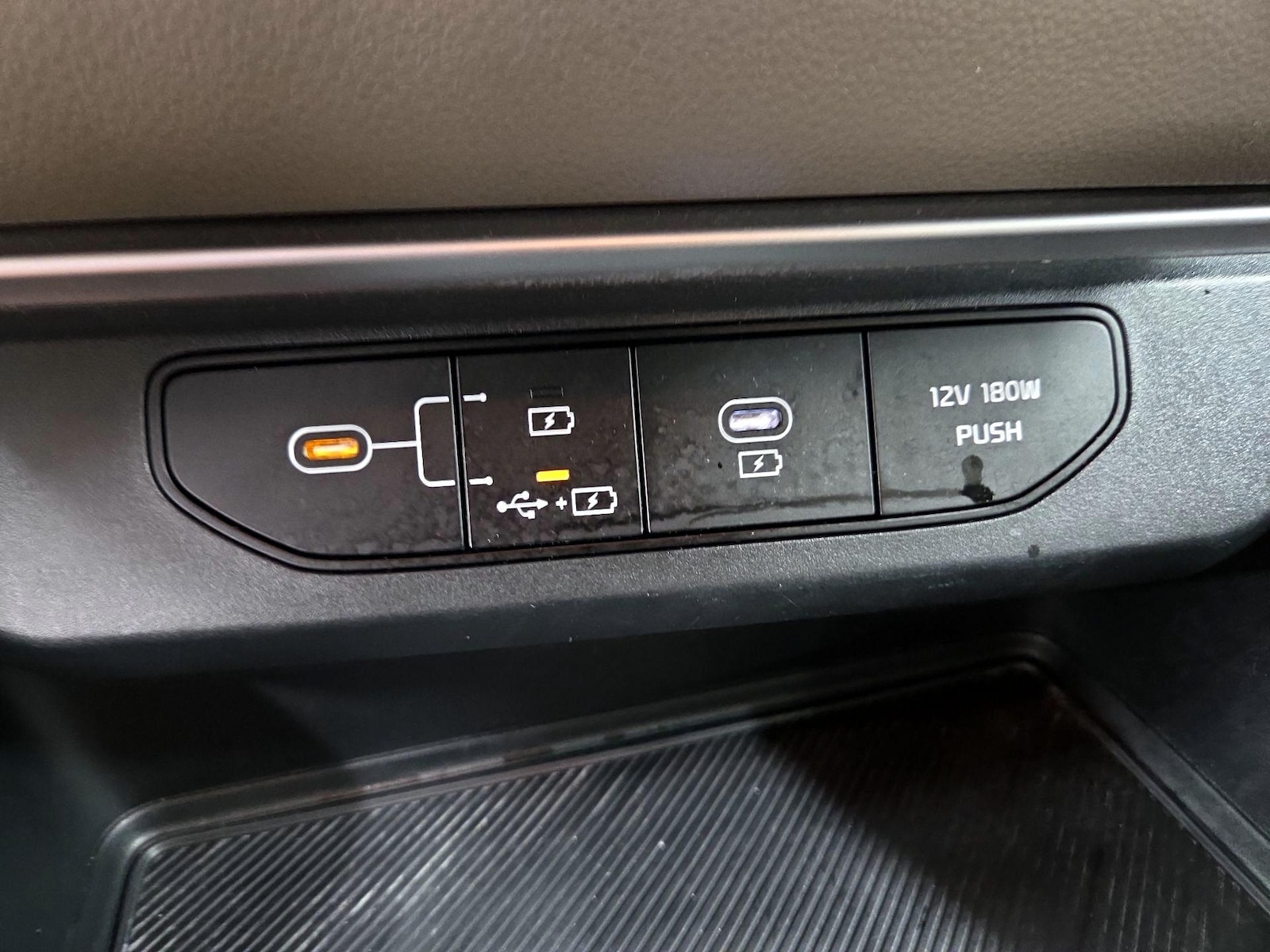 2025 Kia Carnival LXS - Photo 20