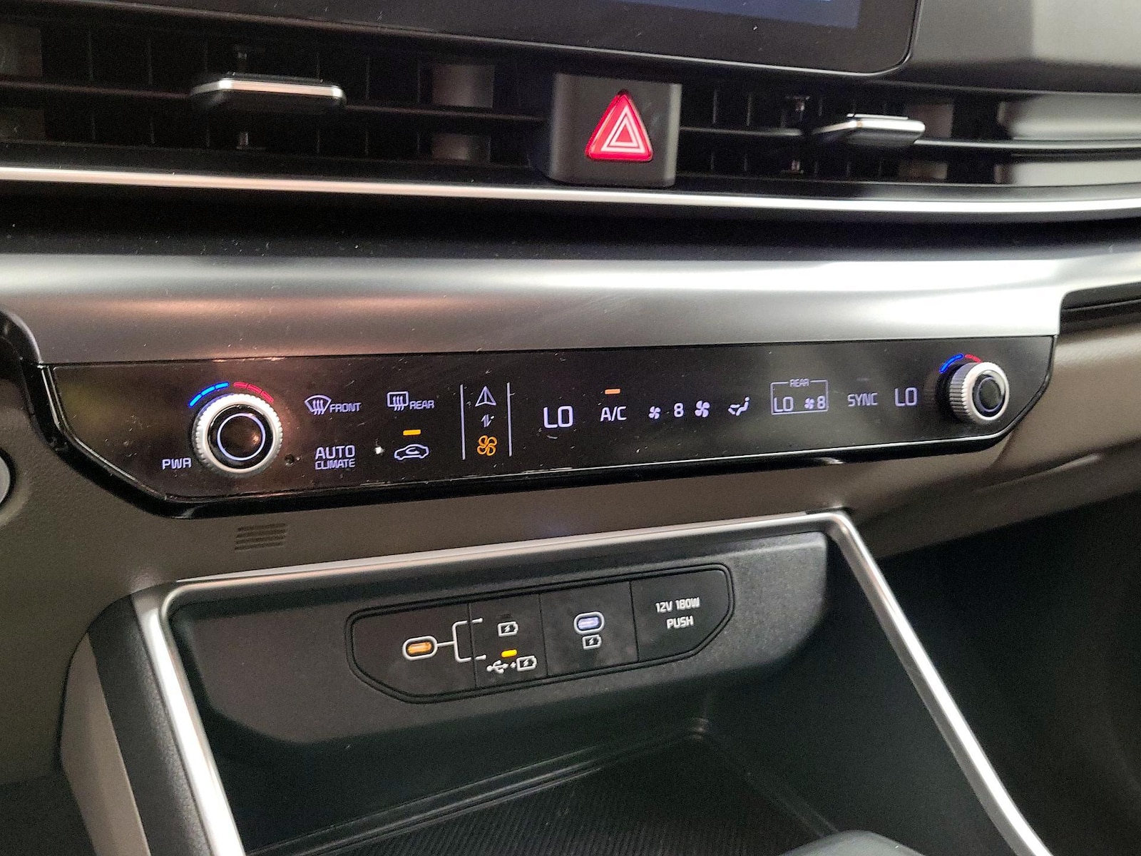 2025 Kia Carnival LXS - Photo 18