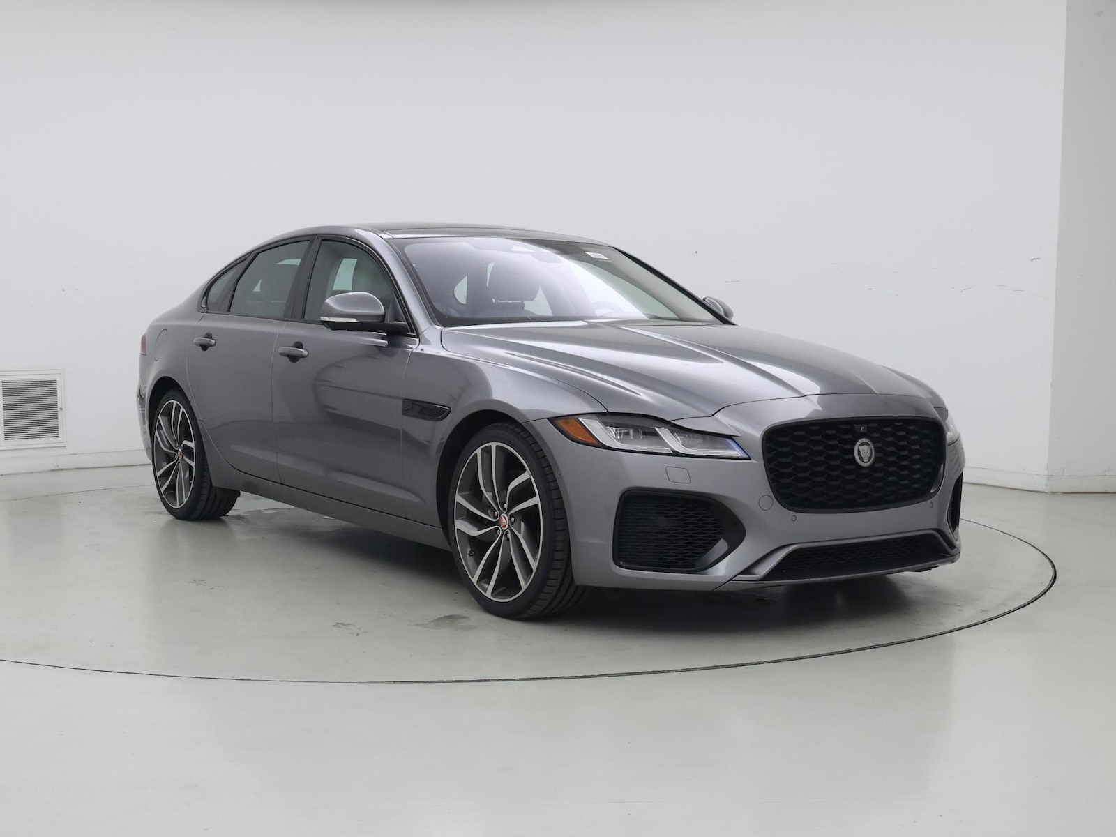 2021 Jaguar XF SE - Photo 2