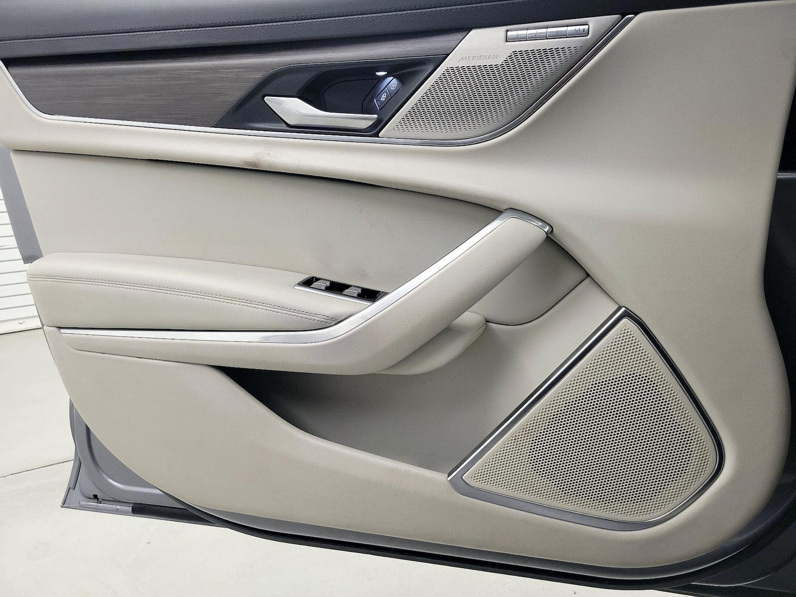2021 Jaguar XF SE - Photo 13