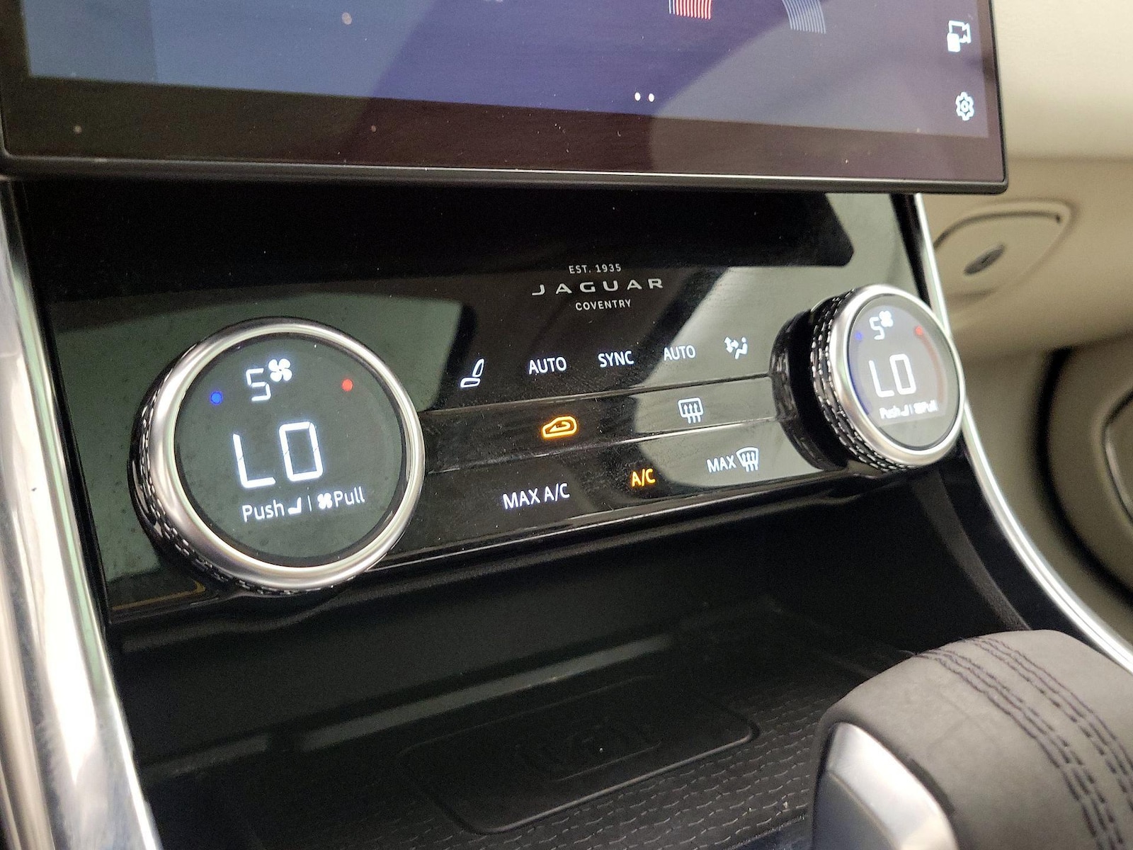 2021 Jaguar XF SE - Photo 18
