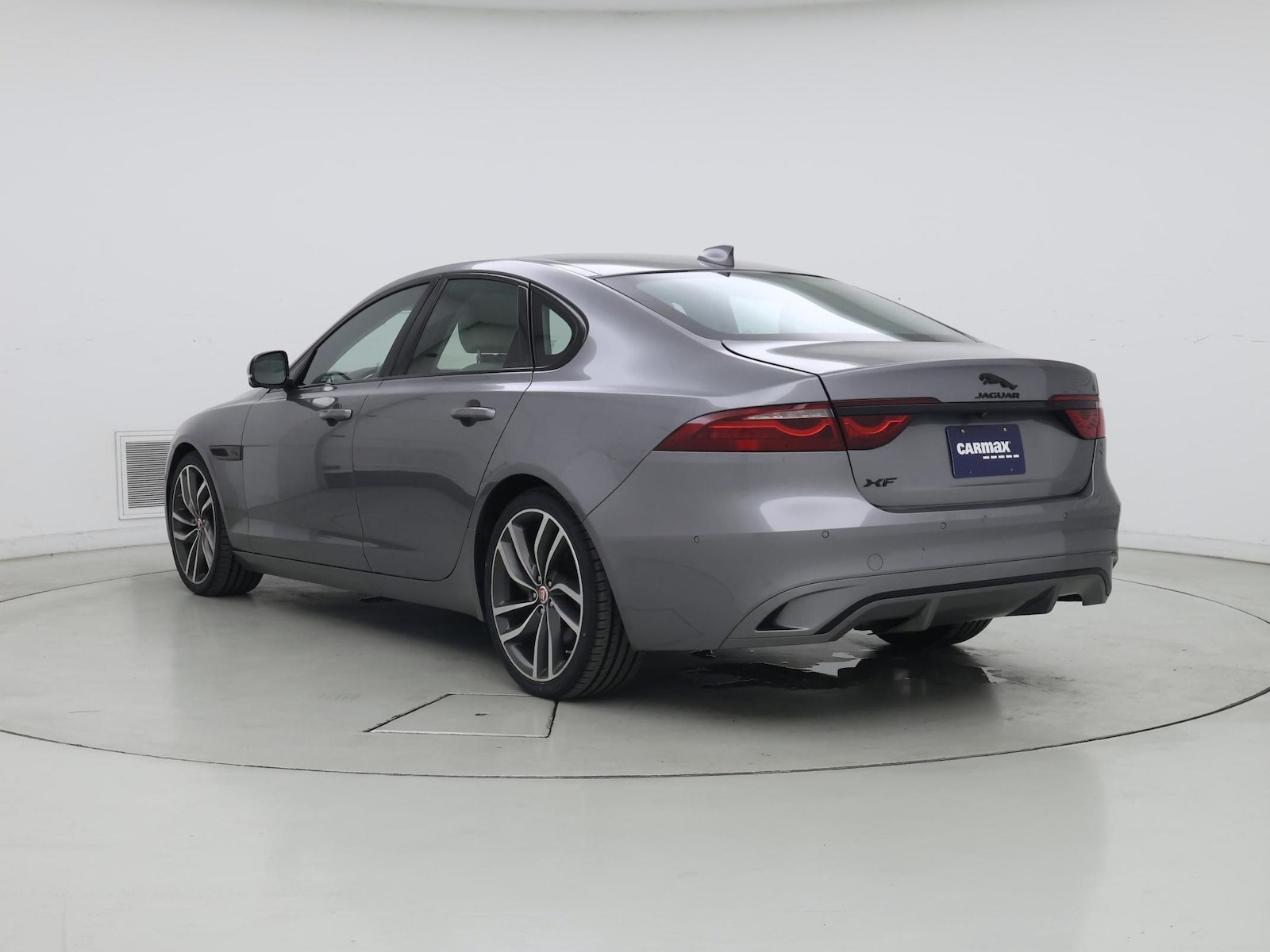 2021 Jaguar XF SE - Photo 3
