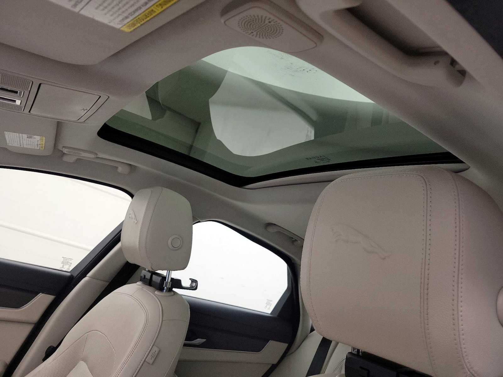 2021 Jaguar XF SE - Photo 21