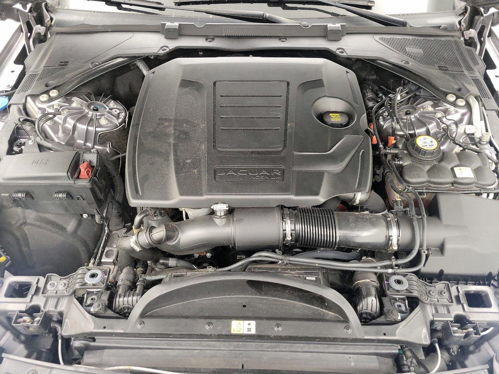 2021 Jaguar XF SE - Photo 24