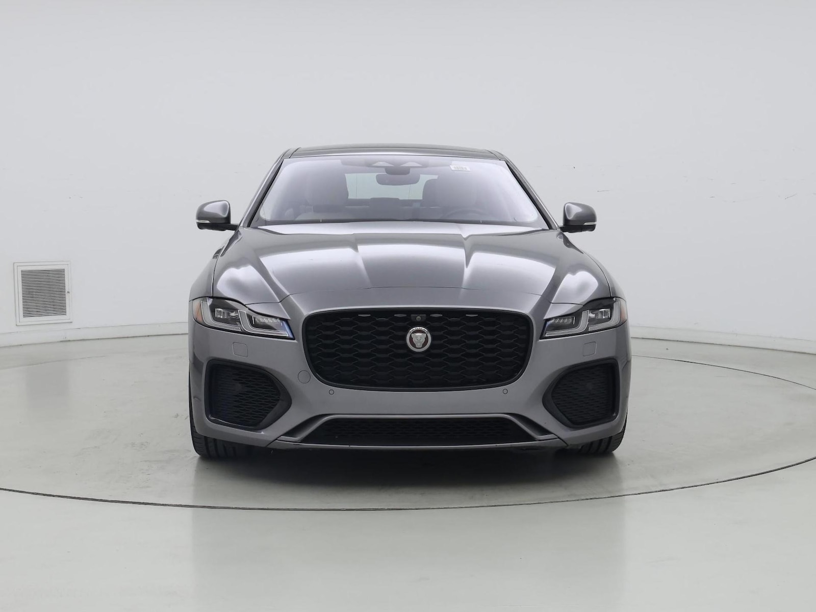 2021 Jaguar XF SE - Photo 6