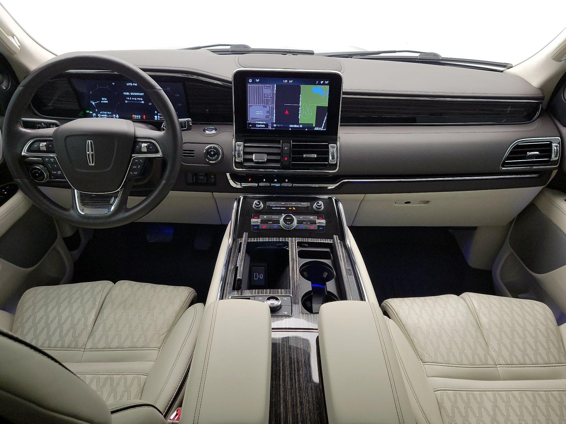 Thumbnail: 2021 Lincoln Navigator - 9