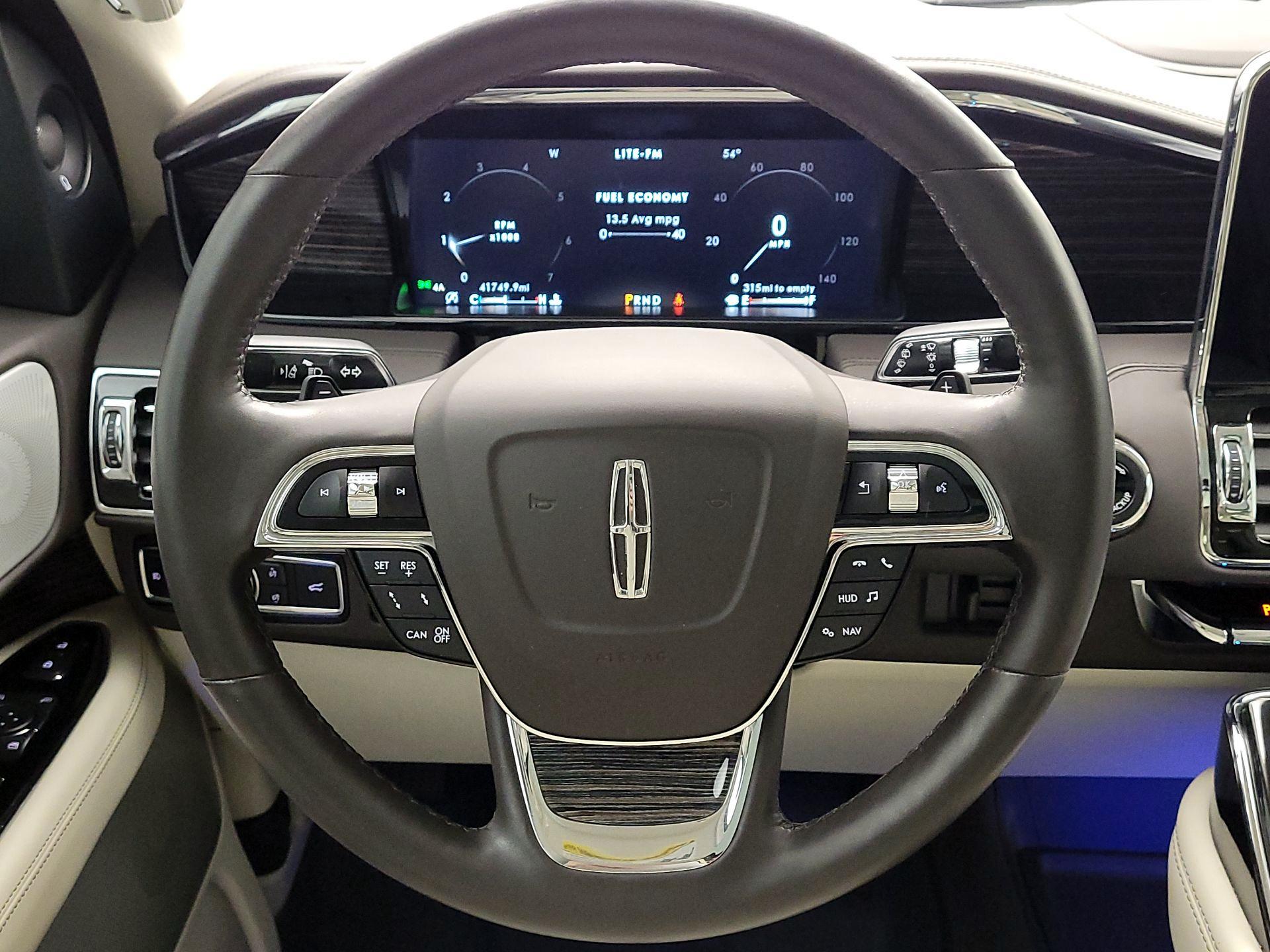 Thumbnail: 2021 Lincoln Navigator - 10