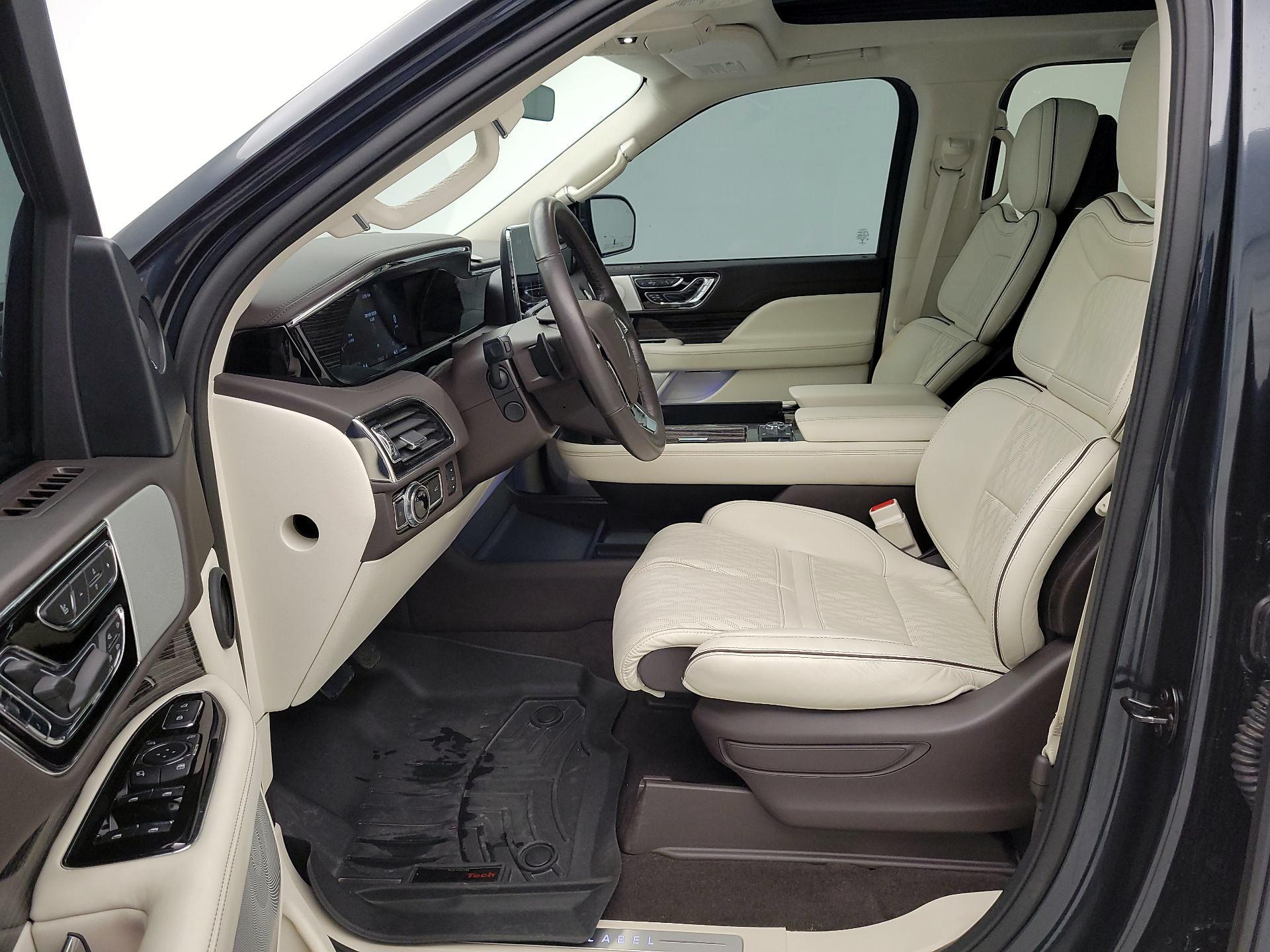 Thumbnail: 2021 Lincoln Navigator - 11