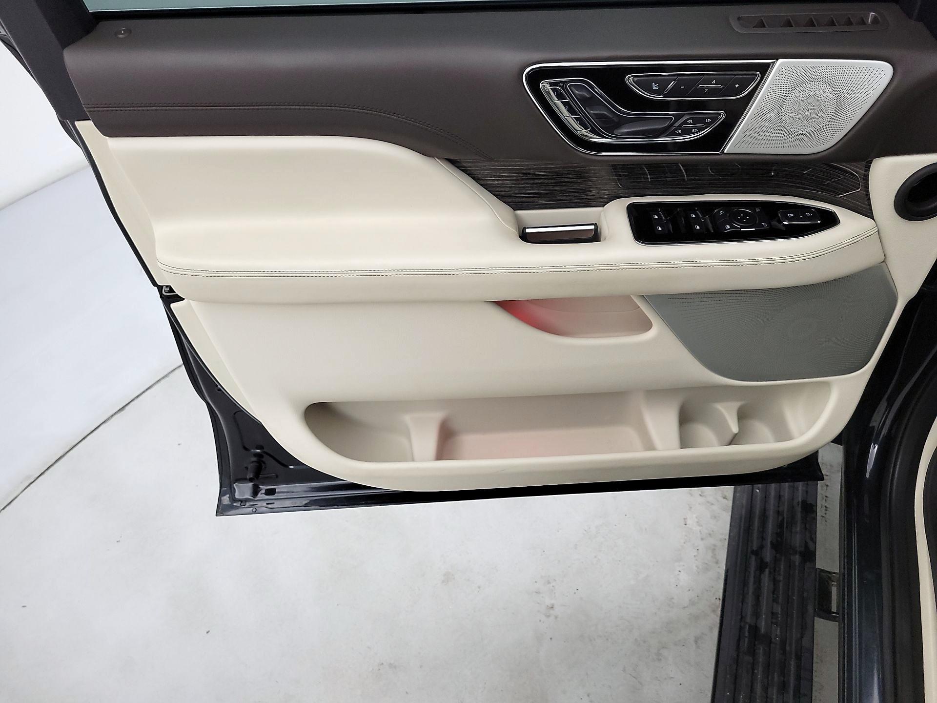 Thumbnail: 2021 Lincoln Navigator - 12