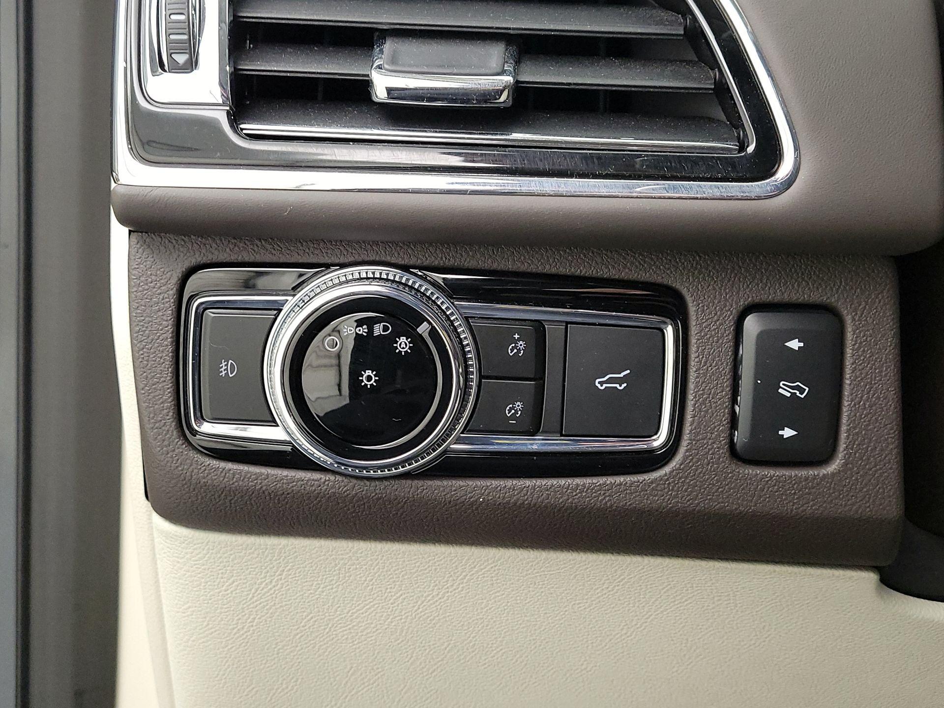 Thumbnail: 2021 Lincoln Navigator - 13