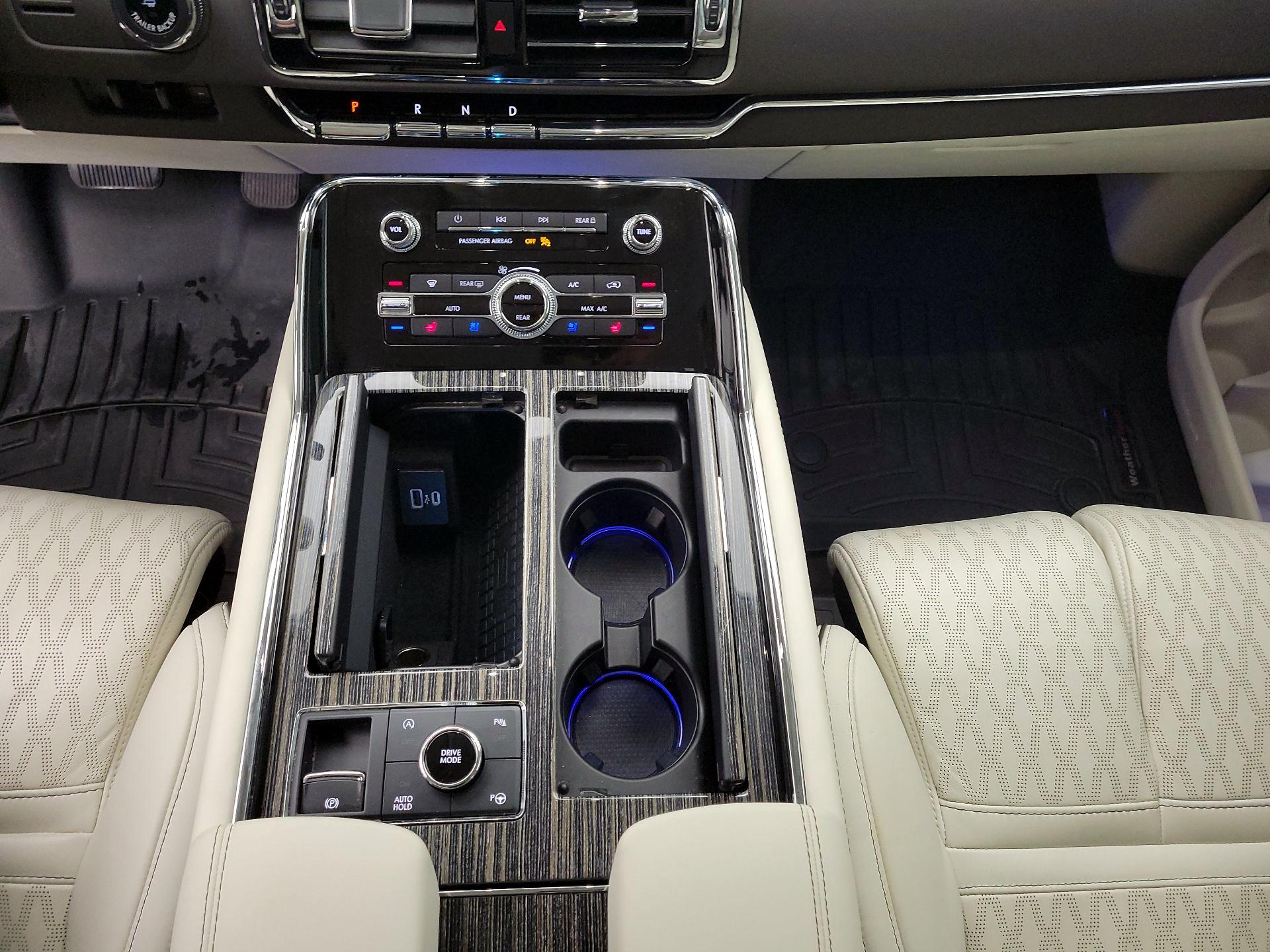 Thumbnail: 2021 Lincoln Navigator - 18