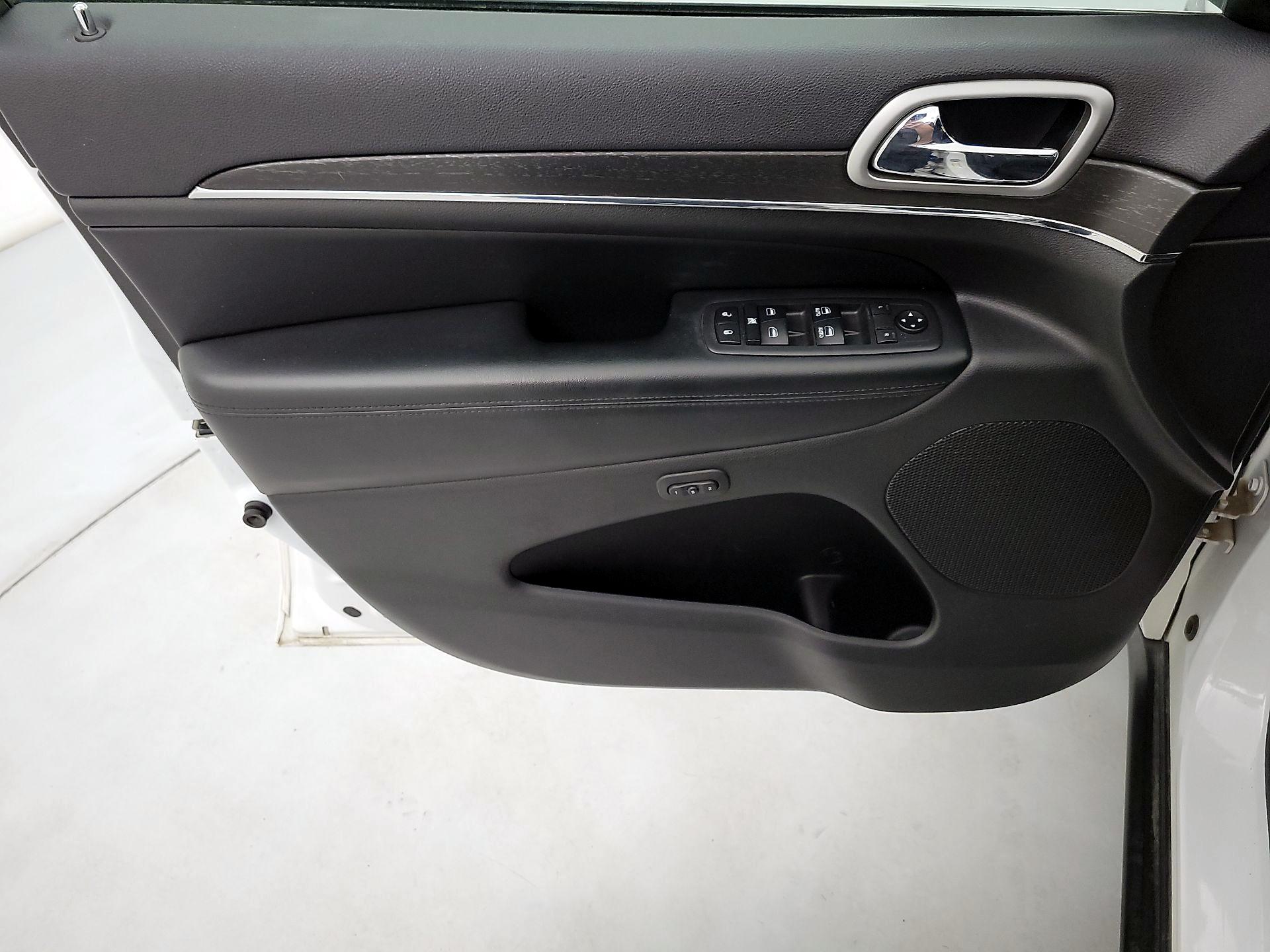 Thumbnail: 2018 Jeep Grand Cherokee - 12