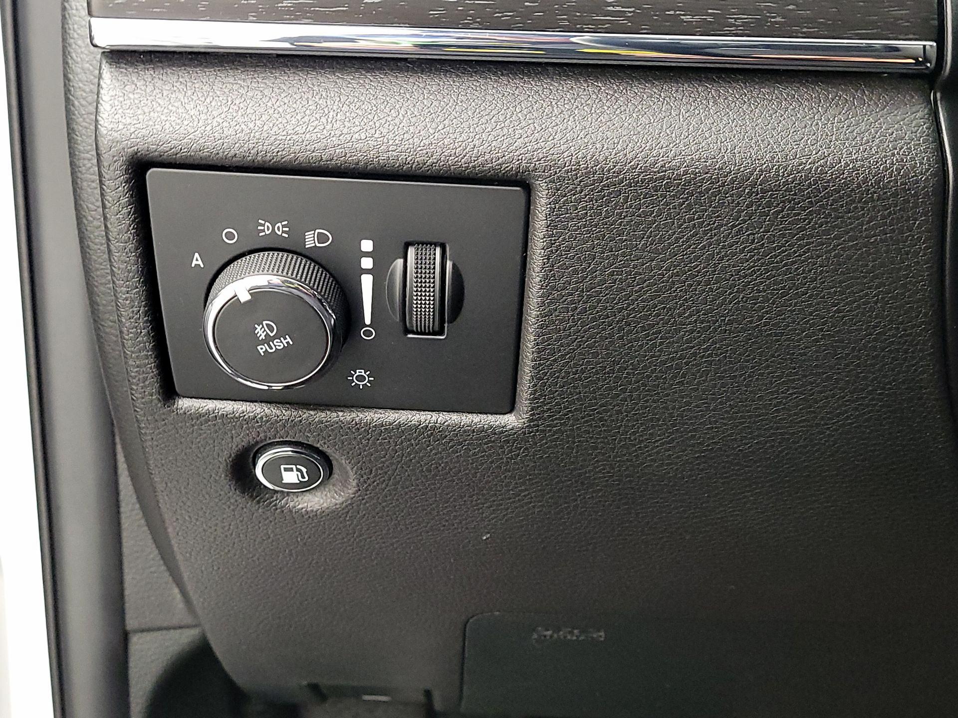 Thumbnail: 2018 Jeep Grand Cherokee - 13