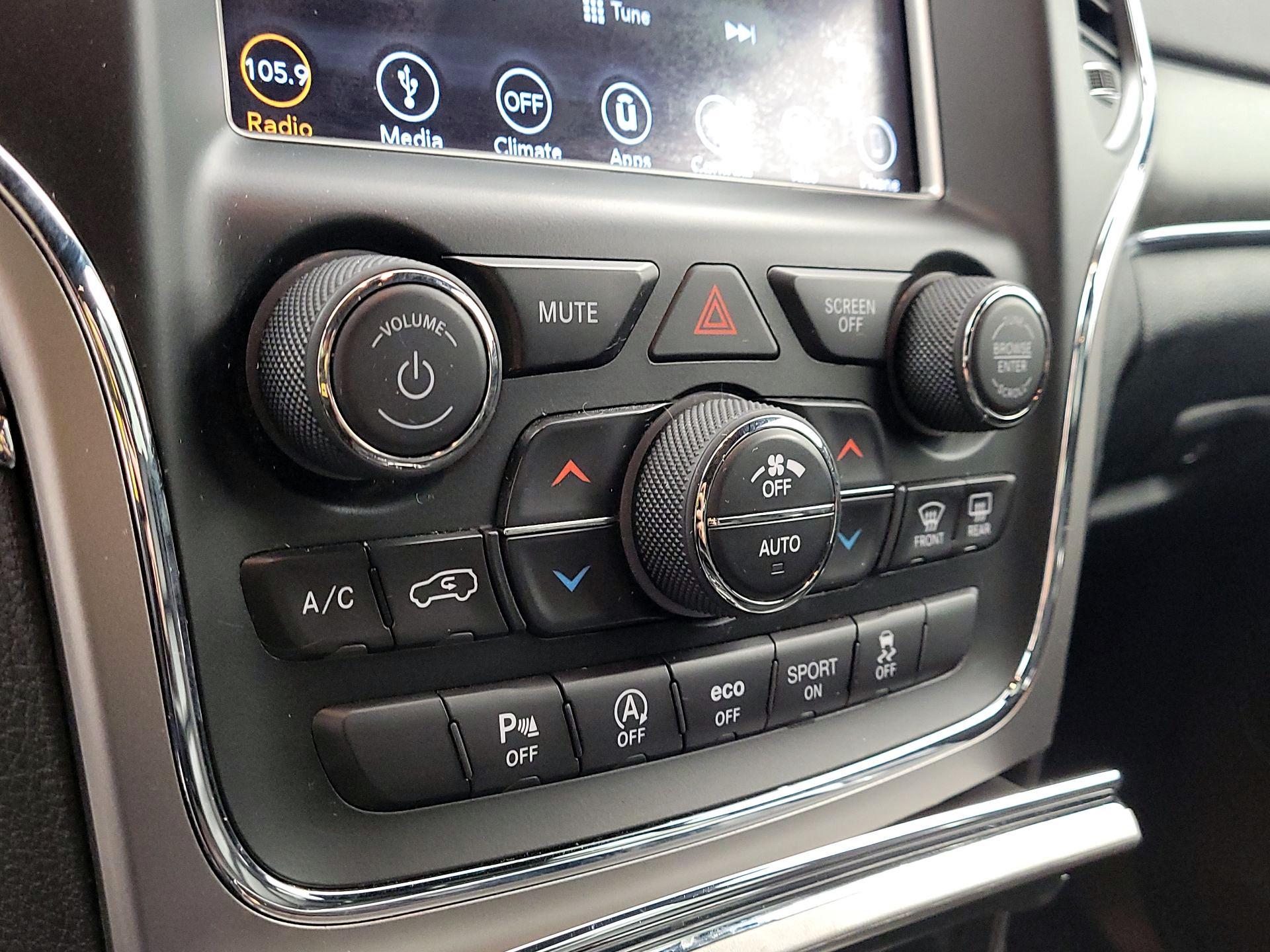 Thumbnail: 2018 Jeep Grand Cherokee - 17