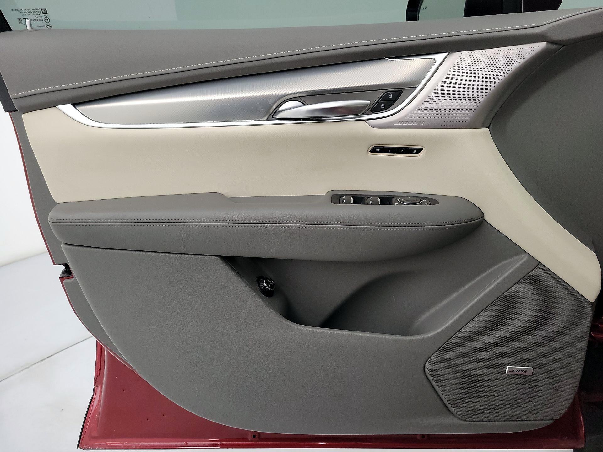 Thumbnail: 2023 Cadillac XT5 - 12