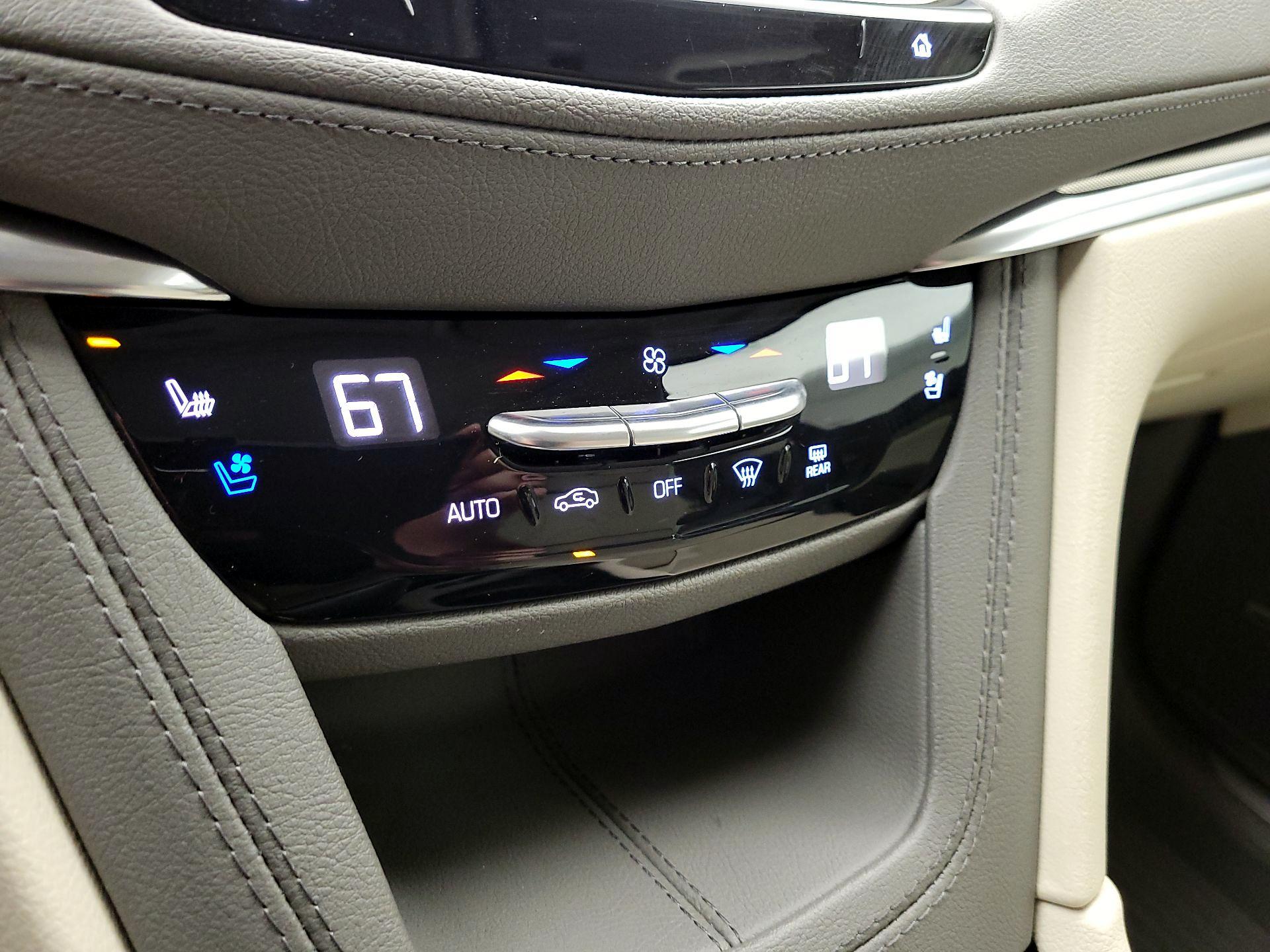Thumbnail: 2023 Cadillac XT5 - 17