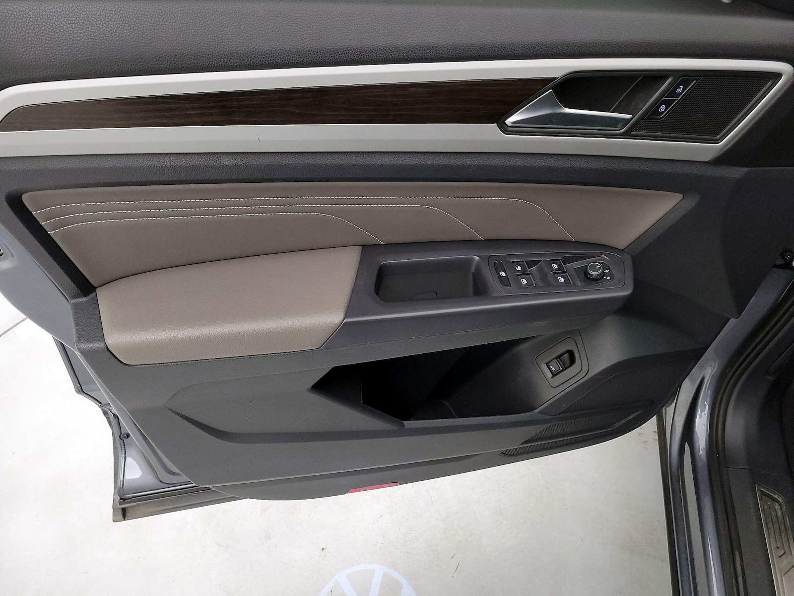 2021 Volkswagen Atlas SE w/Tech - Photo 13