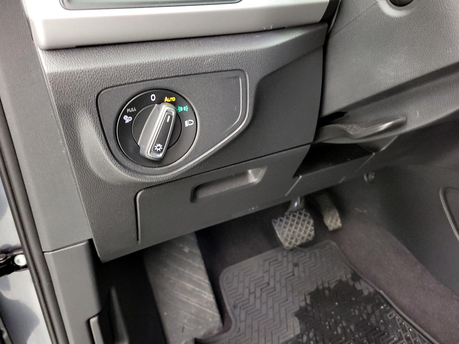 2021 Volkswagen Atlas SE w/Tech - Photo 14