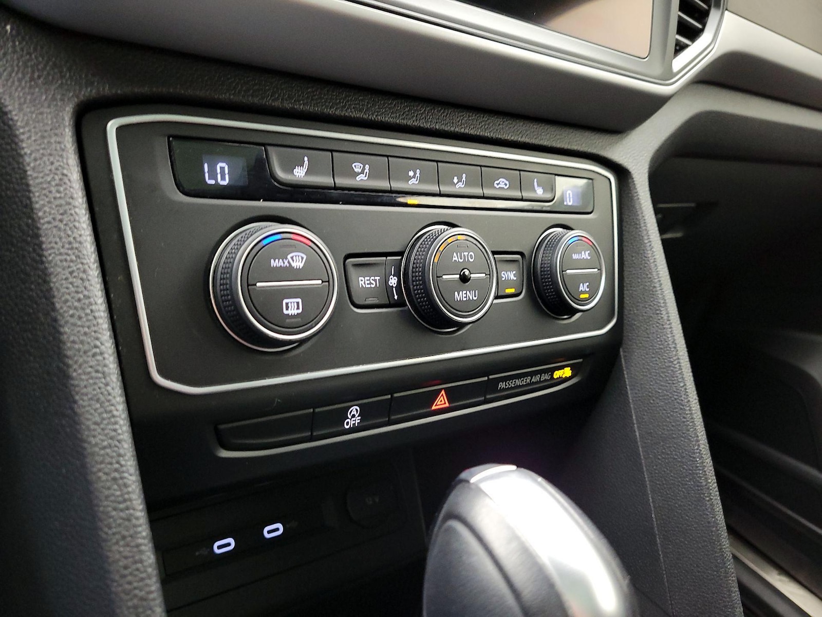 2021 Volkswagen Atlas SE w/Tech - Photo 17