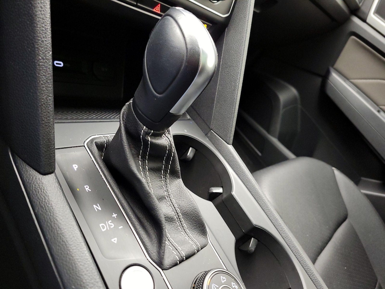 2021 Volkswagen Atlas SE w/Tech - Photo 18