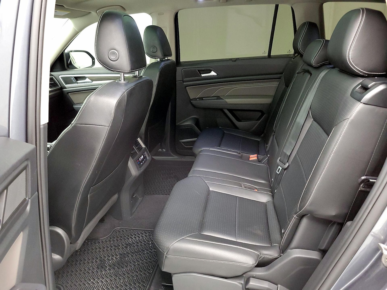 2021 Volkswagen Atlas SE w/Tech - Photo 21