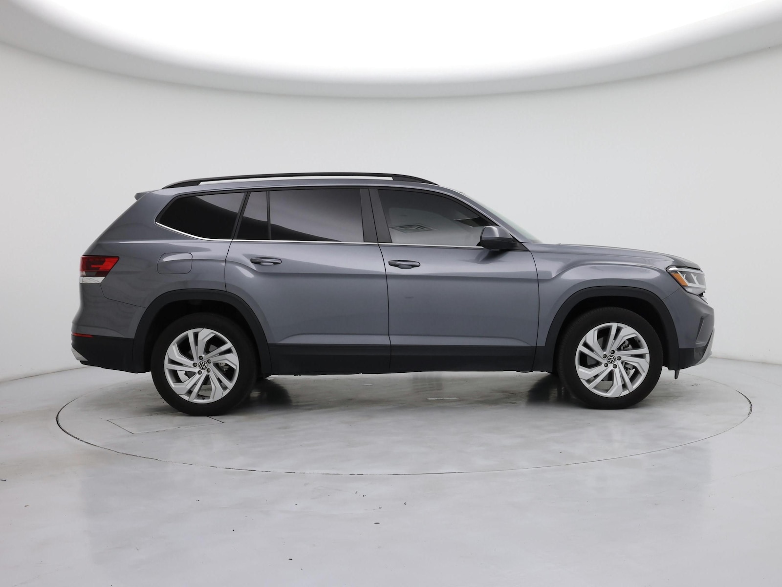 2021 Volkswagen Atlas SE w/Tech - Photo 8