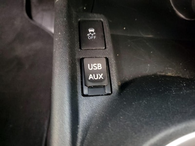 USB/AUX Ports
