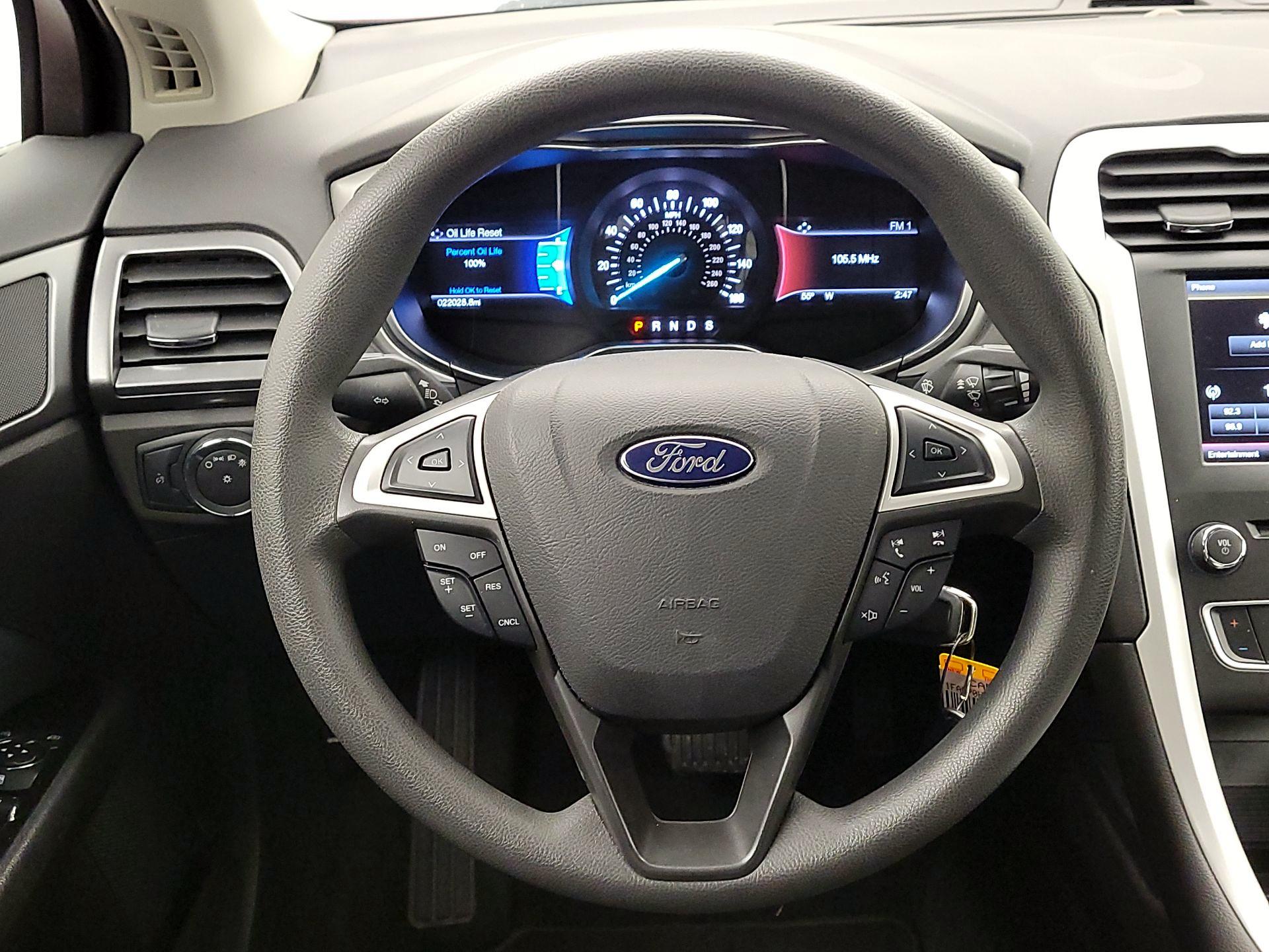 Thumbnail: 2016 Ford Fusion - 10