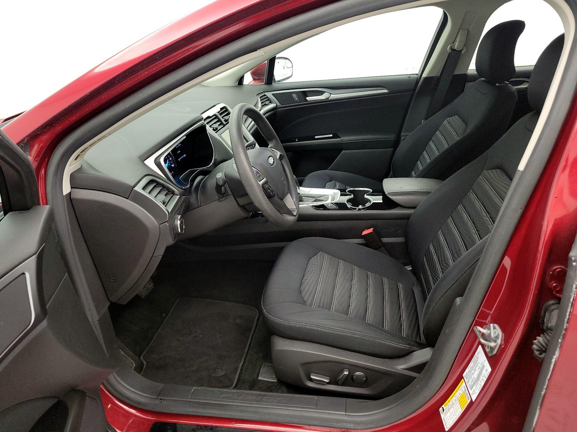 Thumbnail: 2016 Ford Fusion - 11