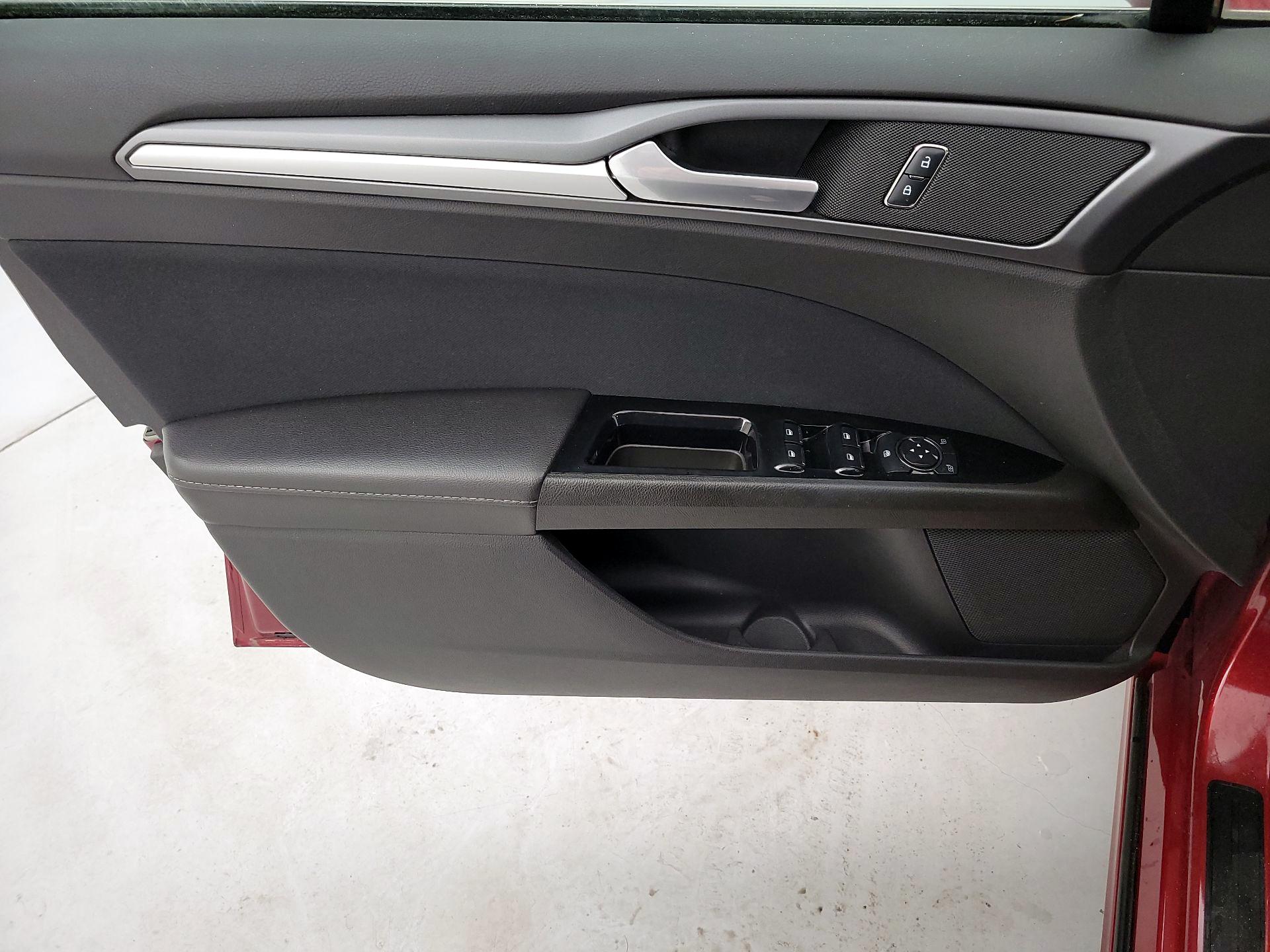 Thumbnail: 2016 Ford Fusion - 12